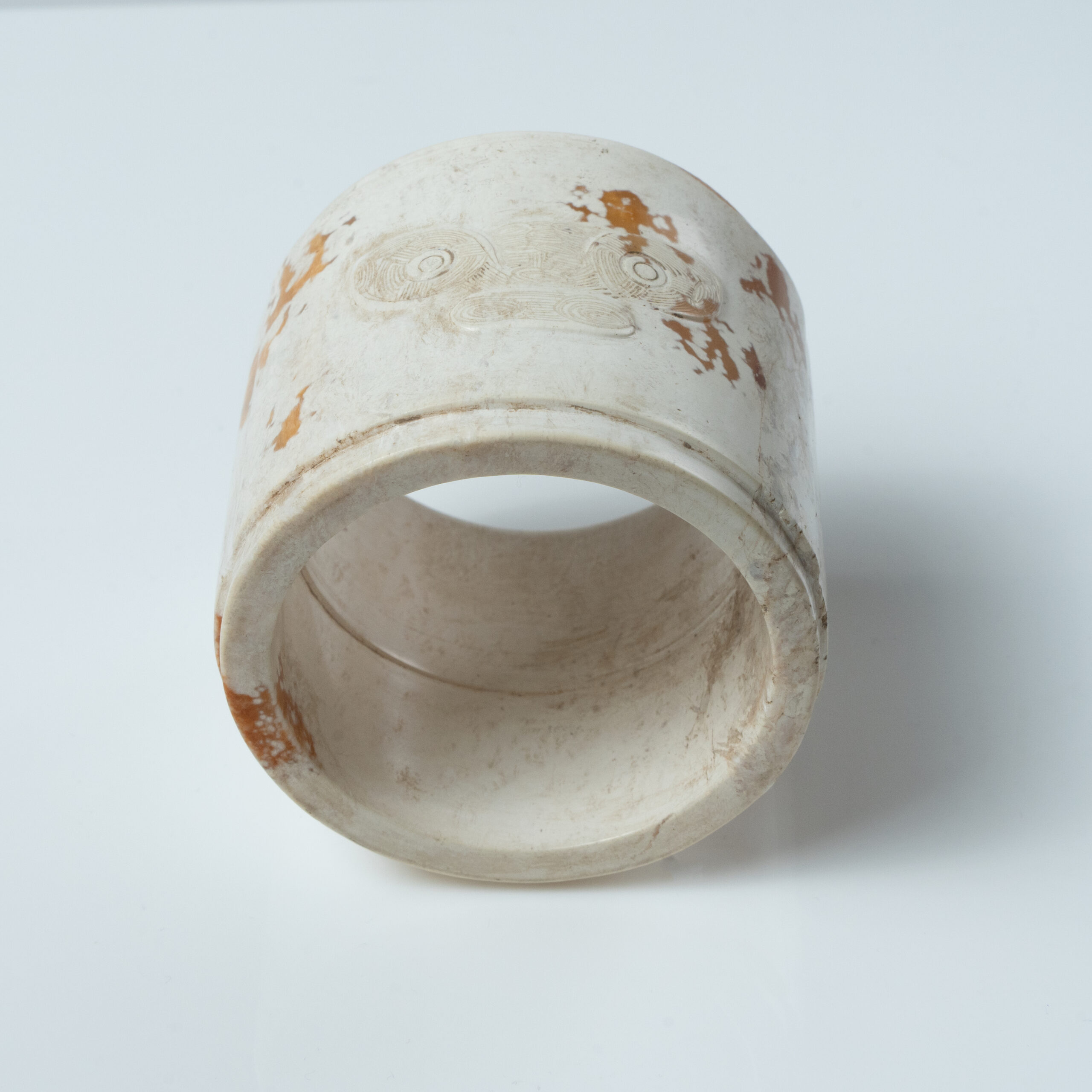 Lot 011 AN IMPORTANT ARCHAIC JADE 'DEITY MASK' CONG
LIANGZHU CULTURE, CIRCA 3300 – 2300 BCE - Image 2