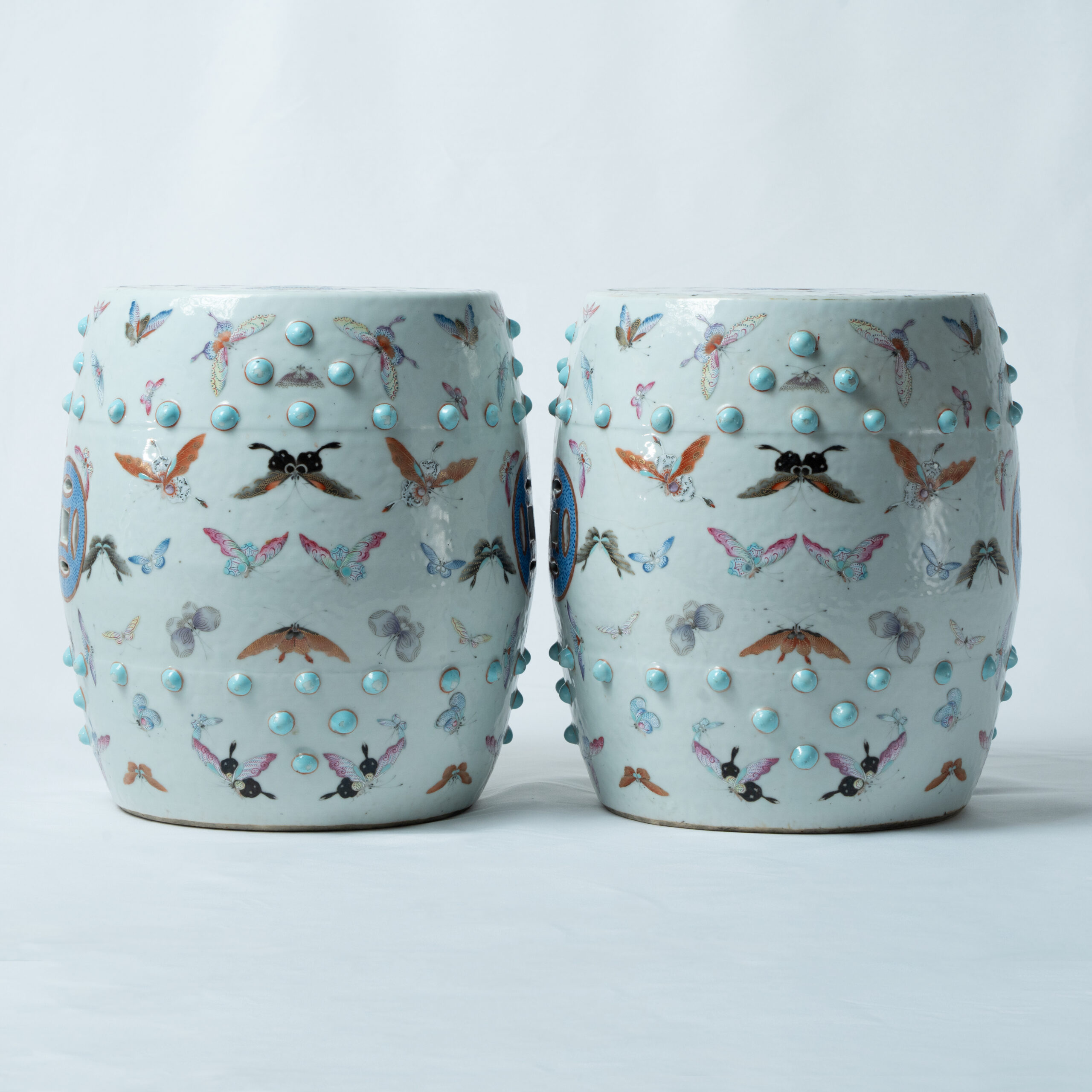 Lot 018 A PAIR OF FAMILLE-ROSE 'HUNDRED BUTTERFLIES' GARDEN STOOLS
LATE QING DYNASTY, 19TH CENTURY