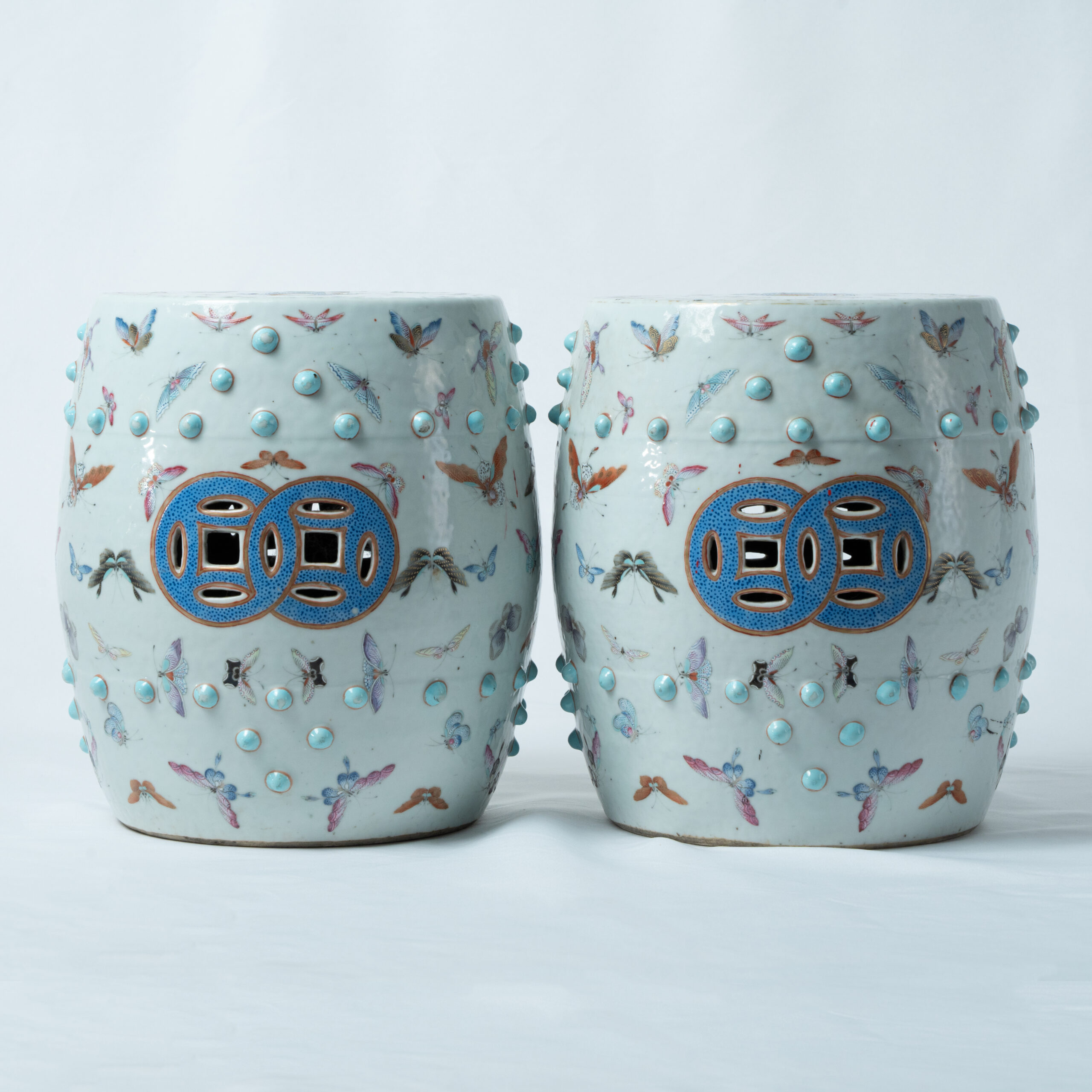 Lot 018 A PAIR OF FAMILLE-ROSE 'HUNDRED BUTTERFLIES' GARDEN STOOLS
LATE QING DYNASTY, 19TH CENTURY - Image 2