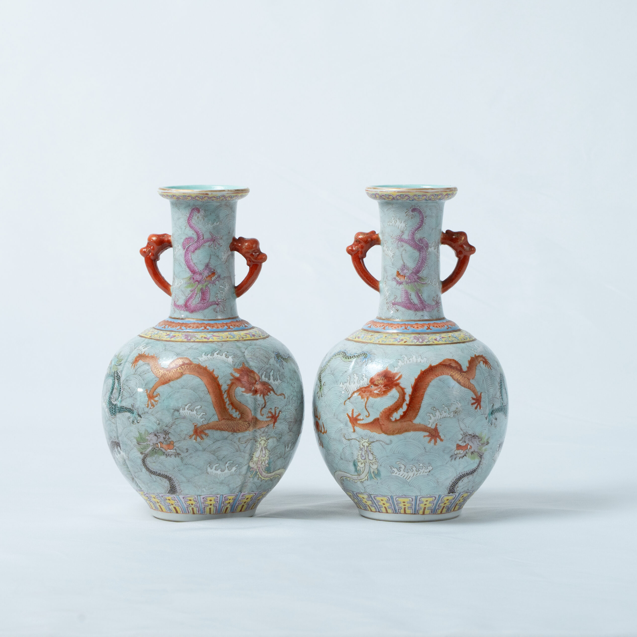 Lot 019 A MAGNIFICENT AND RARE PAIR OF FAMILLE-ROSE 'NINE DRAGONS' LOBED VASES
SEAL MARKS AND PERIOD OF JIAQING