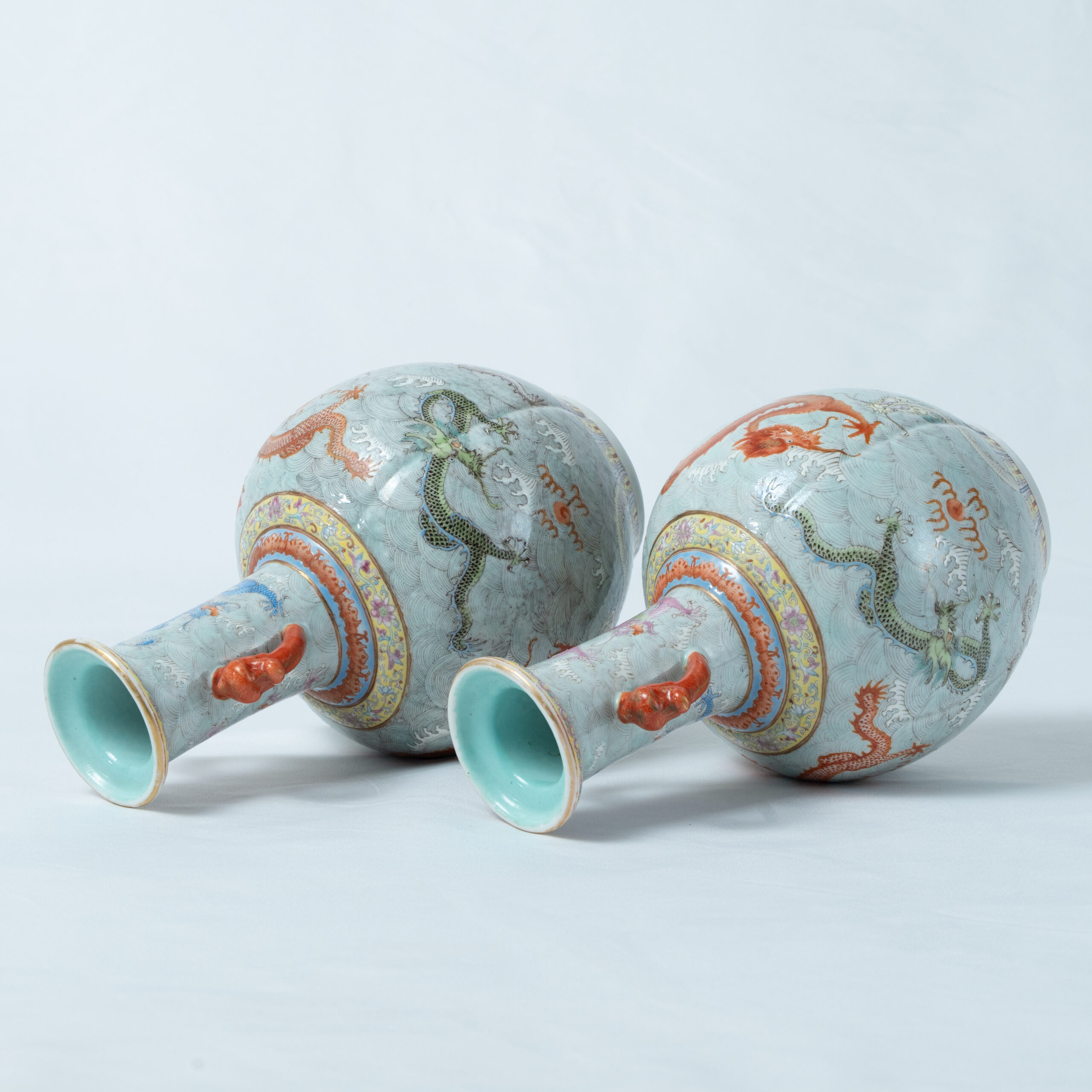 Lot 019 A MAGNIFICENT AND RARE PAIR OF FAMILLE-ROSE 'NINE DRAGONS' LOBED VASES
SEAL MARKS AND PERIOD OF JIAQING - Image 5