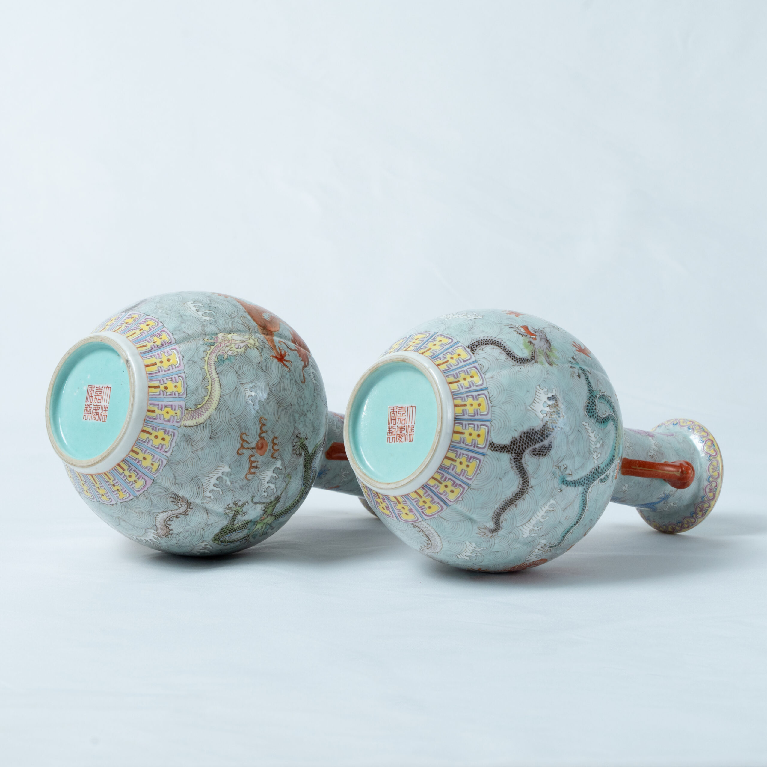 Lot 019 A MAGNIFICENT AND RARE PAIR OF FAMILLE-ROSE 'NINE DRAGONS' LOBED VASES
SEAL MARKS AND PERIOD OF JIAQING - Image 6