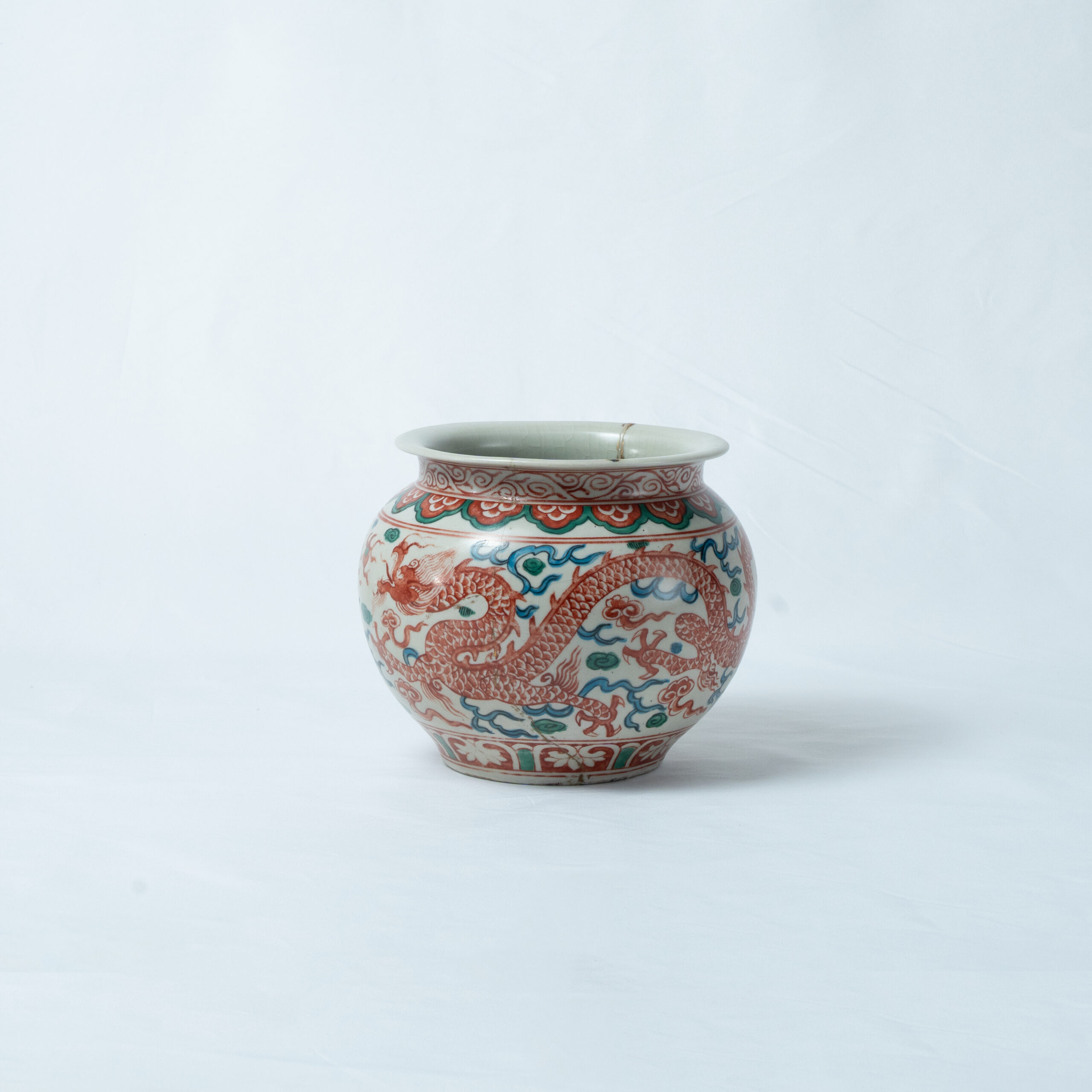 Lot 021 A RARE RED AND GREEN ENAMEL 'DRAGON' JAR
MING DYNASTY, MARK OF CHENGHUA
