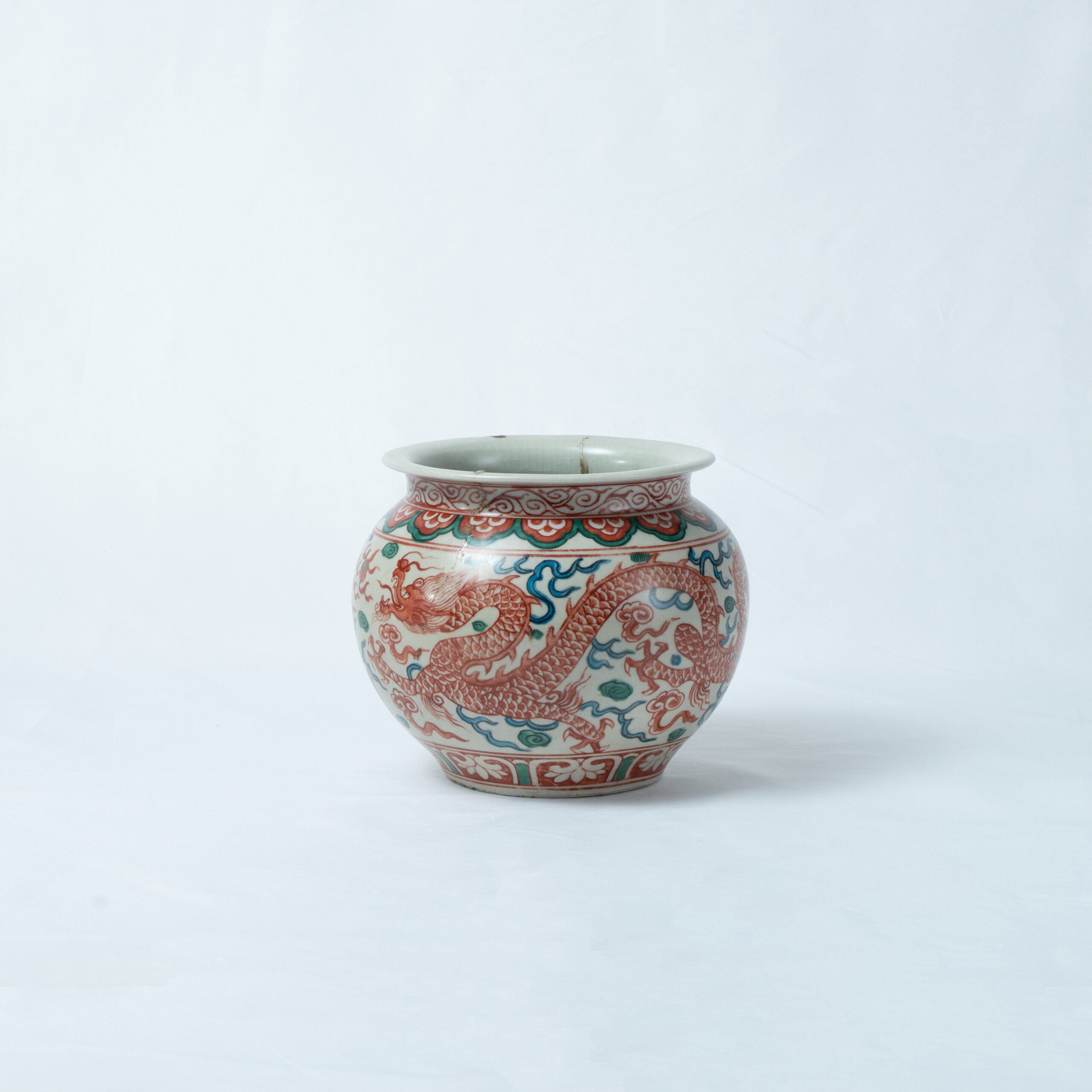 Lot 021 A RARE RED AND GREEN ENAMEL 'DRAGON' JAR
MING DYNASTY, MARK OF CHENGHUA - Image 2