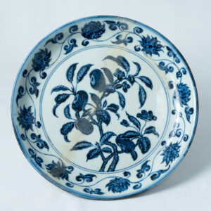 Lot 022 A RARE AND MAGNIFICENT LARGE BLUE AND WHITE 'GARDENIA' DISH
MARK AND PERIOD OF XUANDE