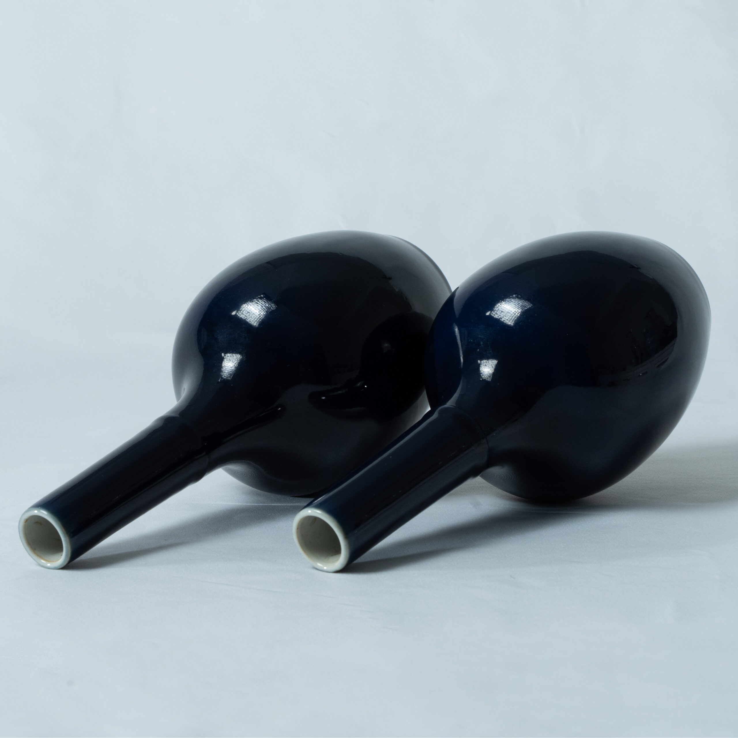 Lot 023 A PAIR OF MAGNIFICENT SACRIFICIAL BLUE GLAZED LONG-NECK VASES
MARK AND PERIOD OF KANGXI - Image 2