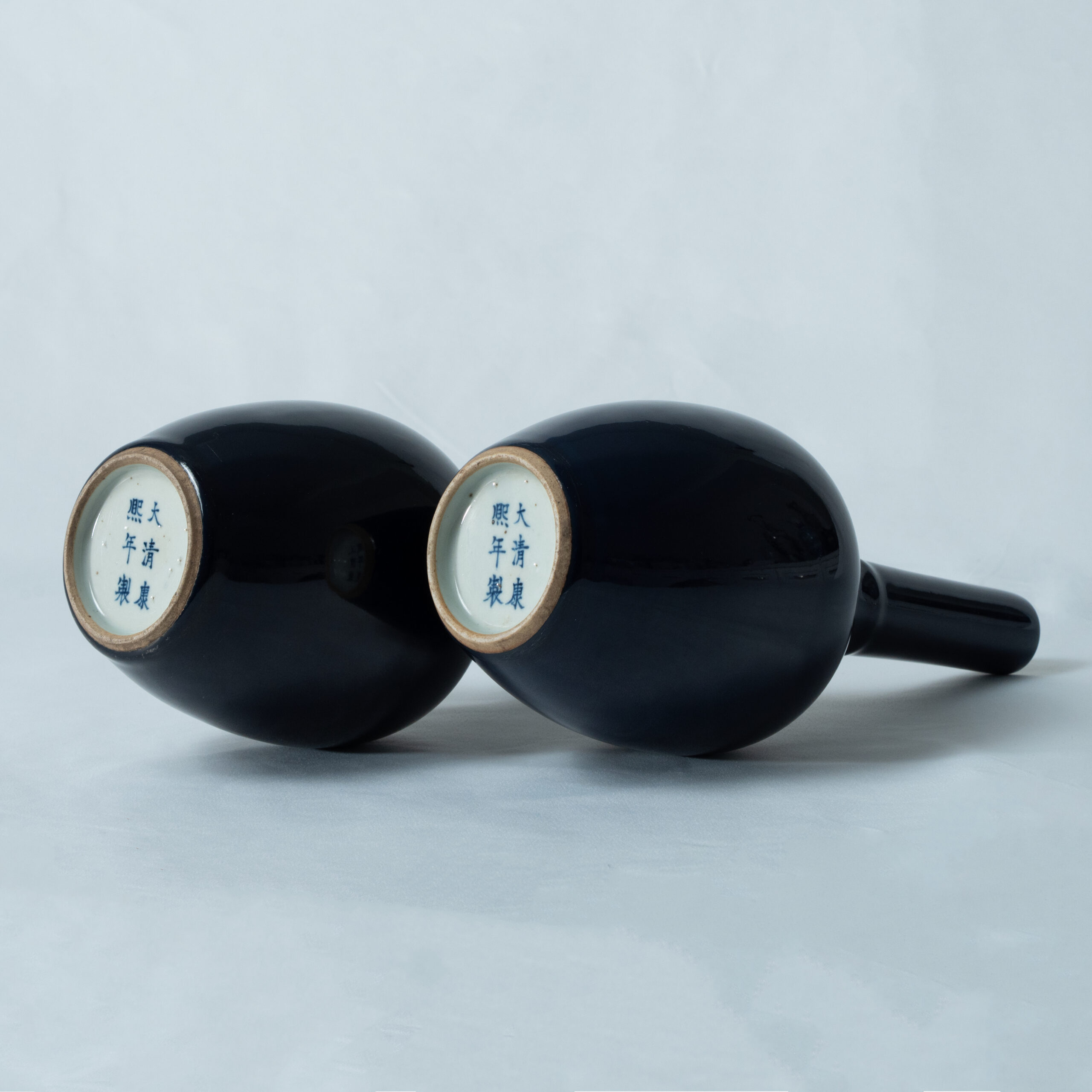 Lot 023 A PAIR OF MAGNIFICENT SACRIFICIAL BLUE GLAZED LONG-NECK VASES
MARK AND PERIOD OF KANGXI - Image 3