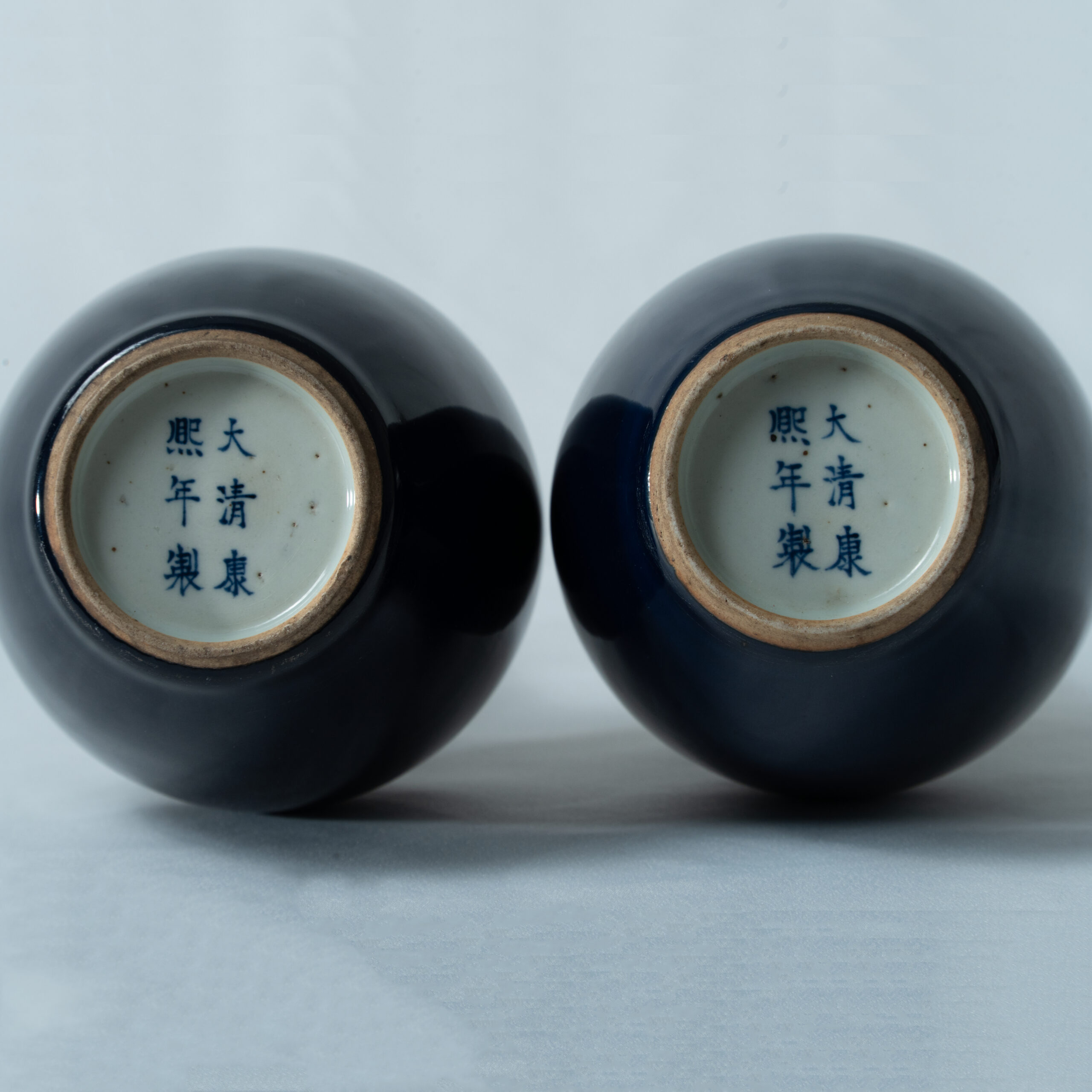 Lot 023 A PAIR OF MAGNIFICENT SACRIFICIAL BLUE GLAZED LONG-NECK VASES
MARK AND PERIOD OF KANGXI - Image 4