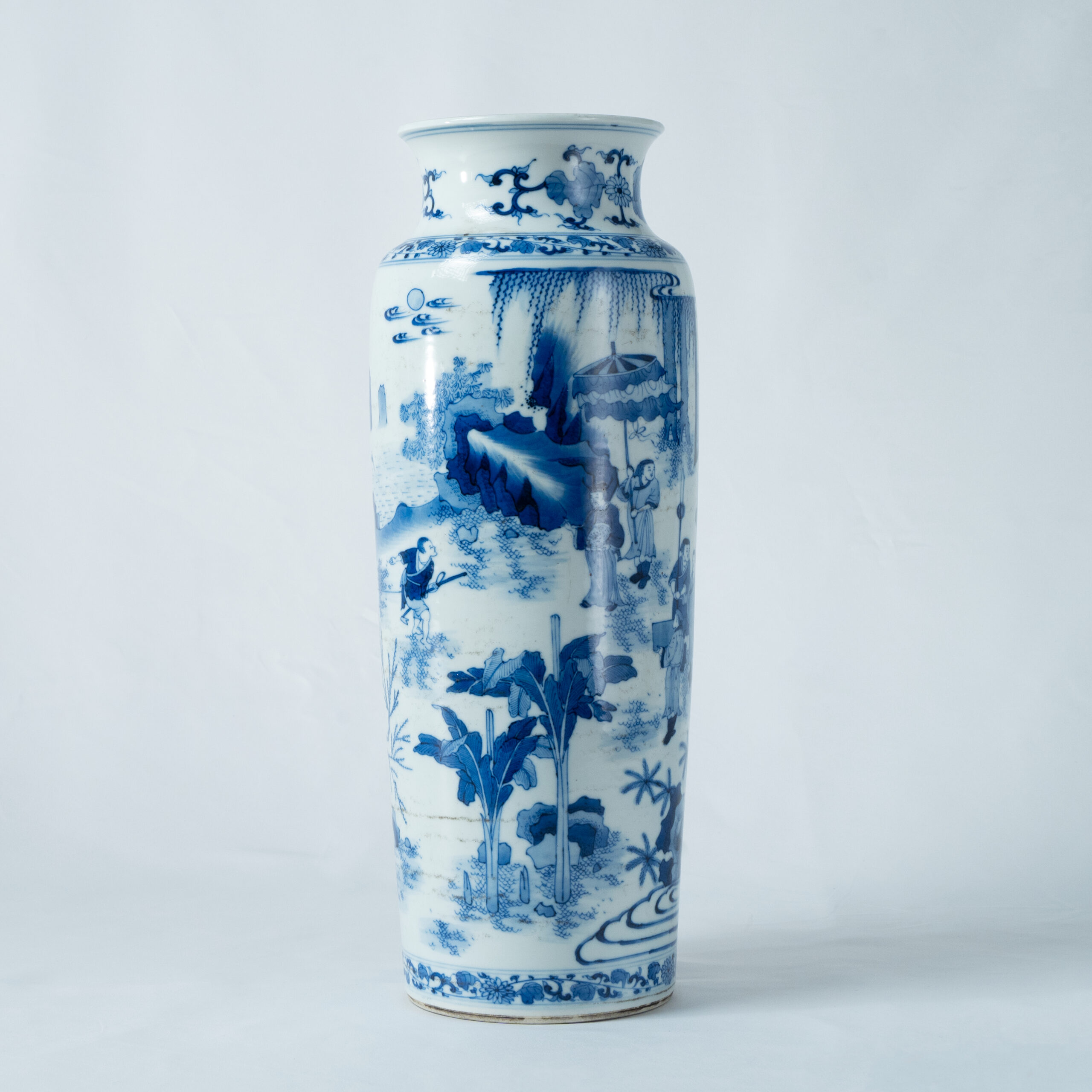 Lot 026 A BLUE AND WHITE 'BING JI WEN NIU' SLEEVE VASE