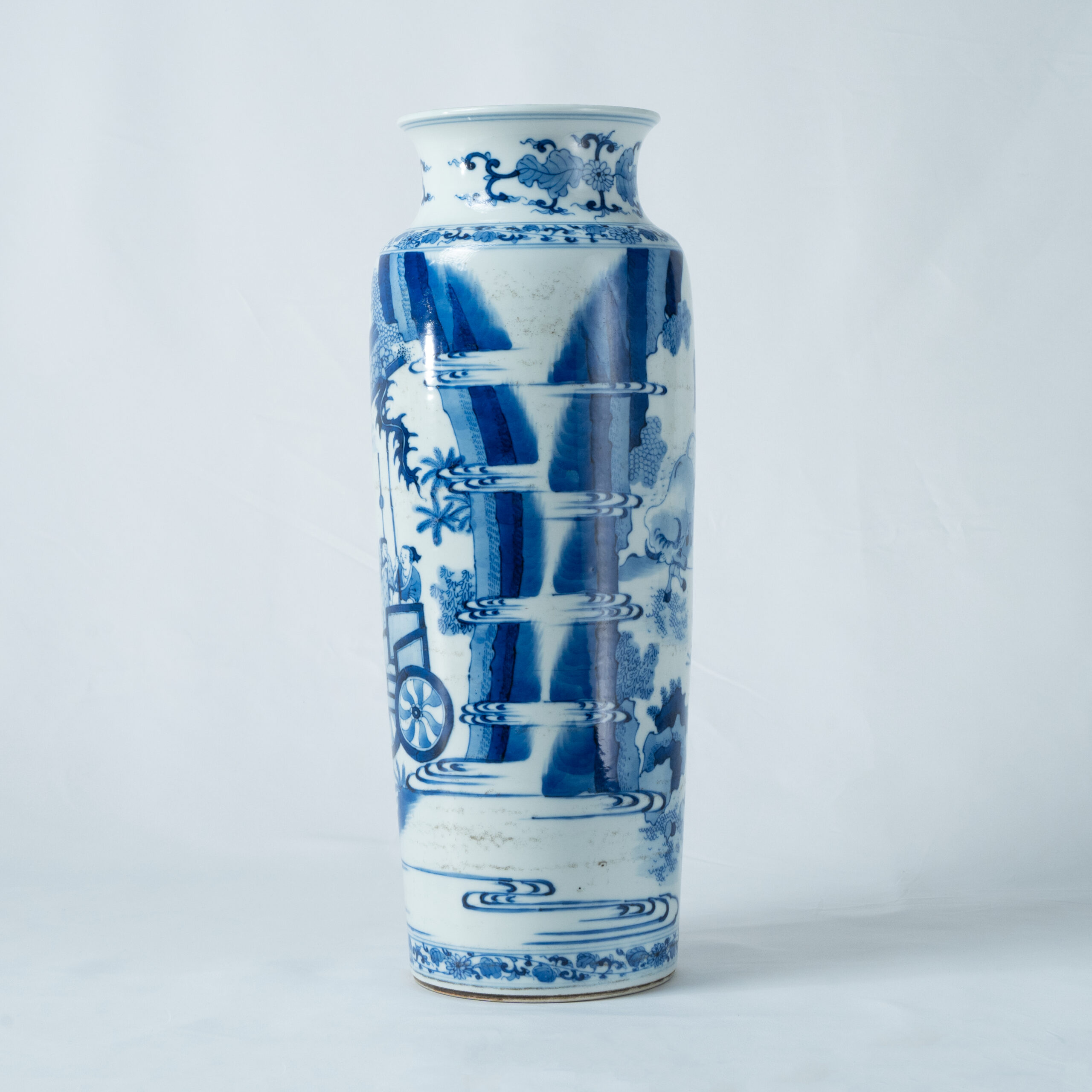 Lot 026 A BLUE AND WHITE 'BING JI WEN NIU' SLEEVE VASE - Image 3