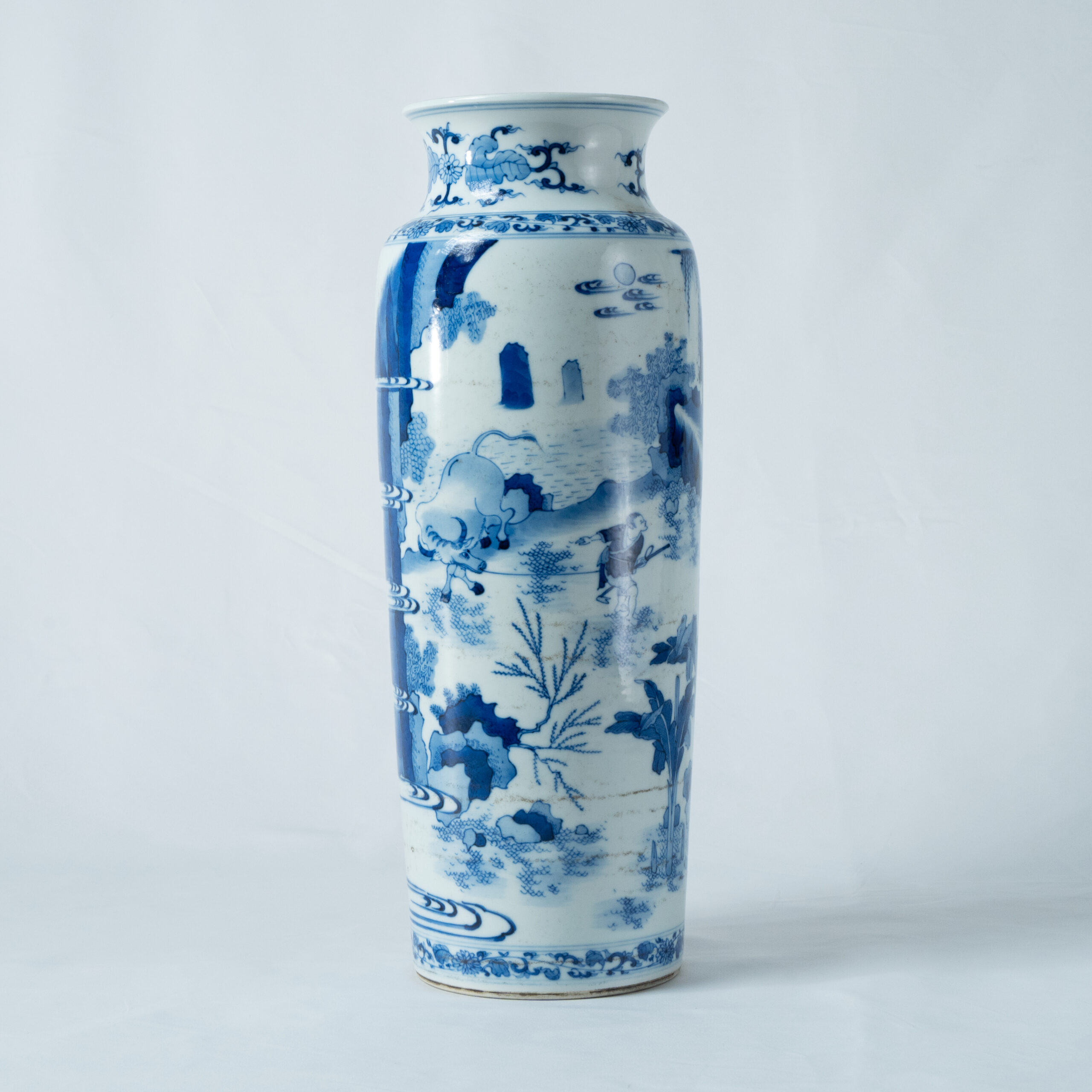Lot 026 A BLUE AND WHITE 'BING JI WEN NIU' SLEEVE VASE - Image 5