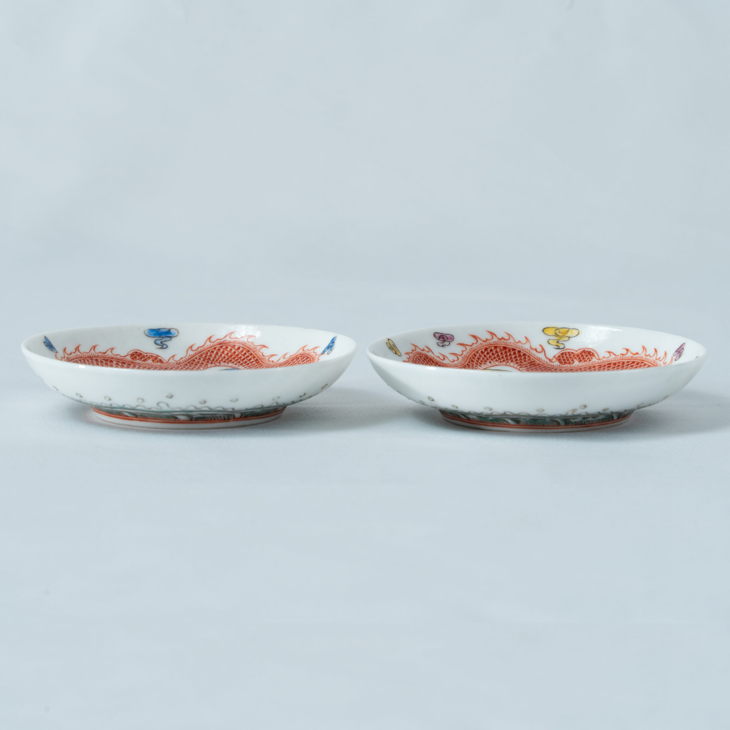 Lot 027 A PAIR OF IRON-RED AND MULTI-COLOR 'FISH LEAPING OVER THE DRAGON GATE' SAUCERS
GUANGXU PERIOD, QING DYNASTY - Image 3