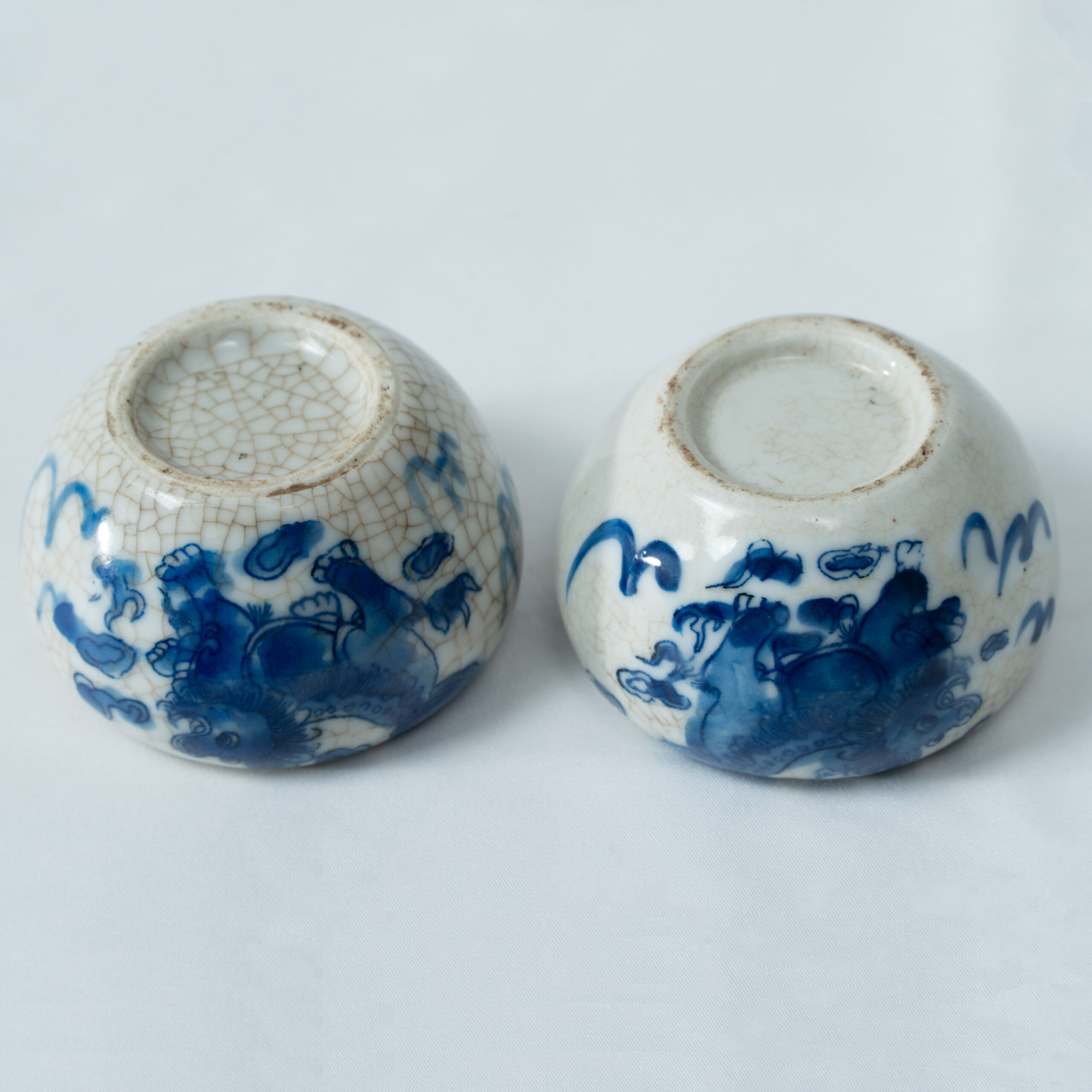 Lot 029 A PAIR OF CHINESE BLUE AND WHITE 'BUDDHIST LIONS' CRACKLE-GLAZED WATER POTS
QING DYNASTY - Image 2