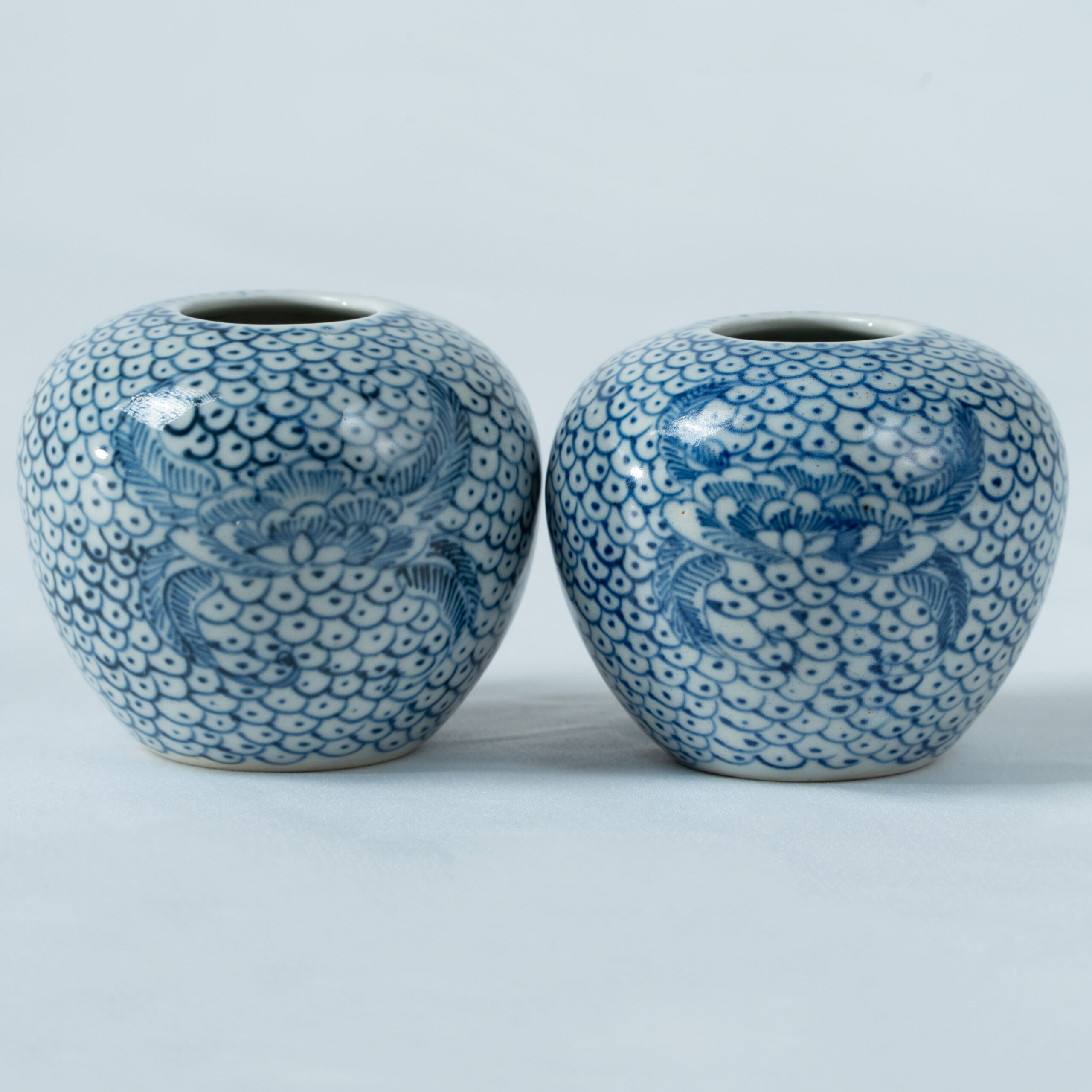 Lot 030 A PAIR OF BLUE AND WHITE 'PHOENIX AND PEONY' WATER POTS
QING DYNASTY, KANGXI PERIOD OR LATER