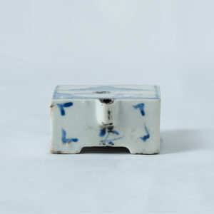 Lot 031 A CHINESE BLUE AND WHITE 'LANDSCAPE' SQUARE WATER DROPPER
QING DYNASTY