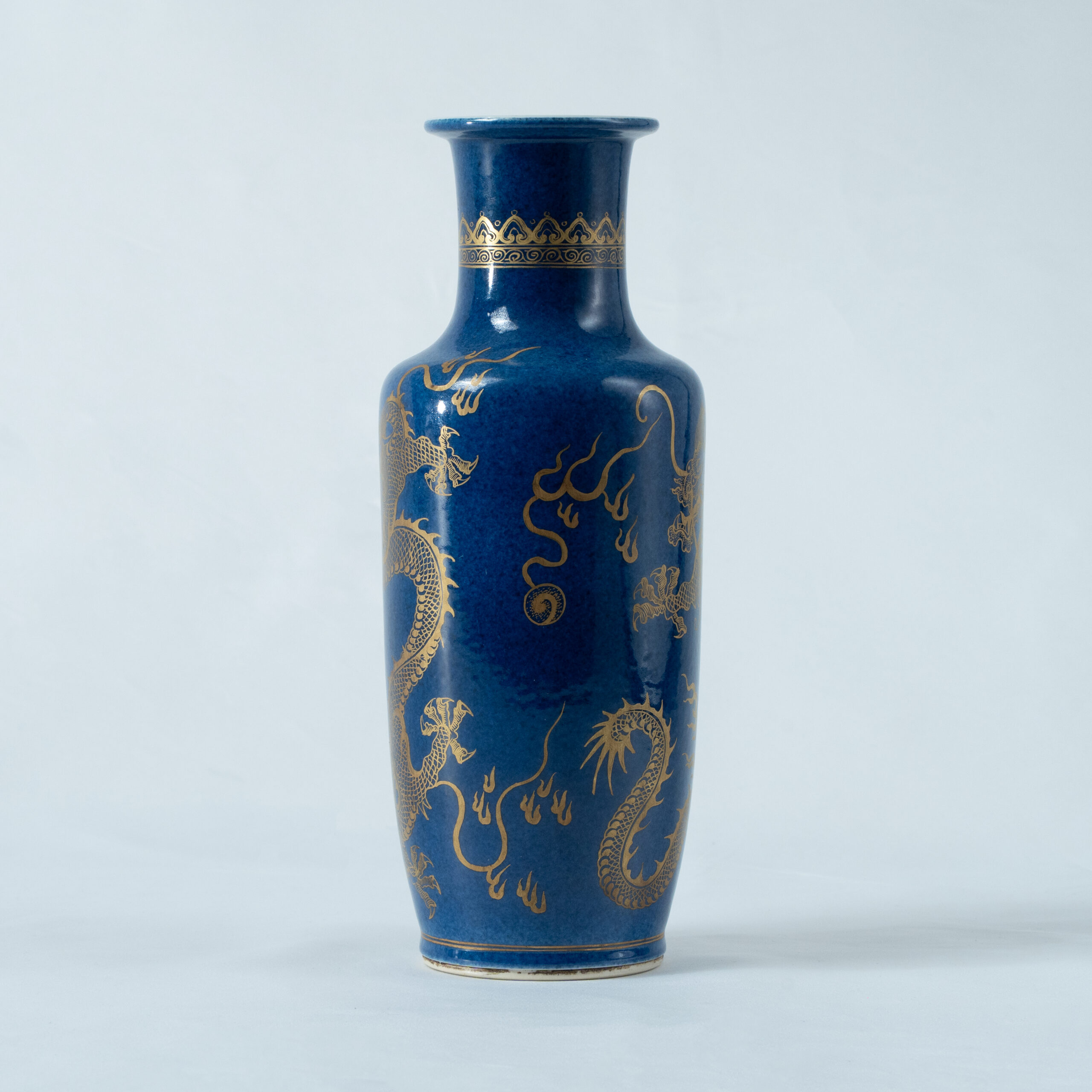 Lot 033 A POWDER-BLUE GLAZED AND GILT-DECORATED 'DRAGON' CLUB-SHAPED VASE
QING DYNASTY - Image 2