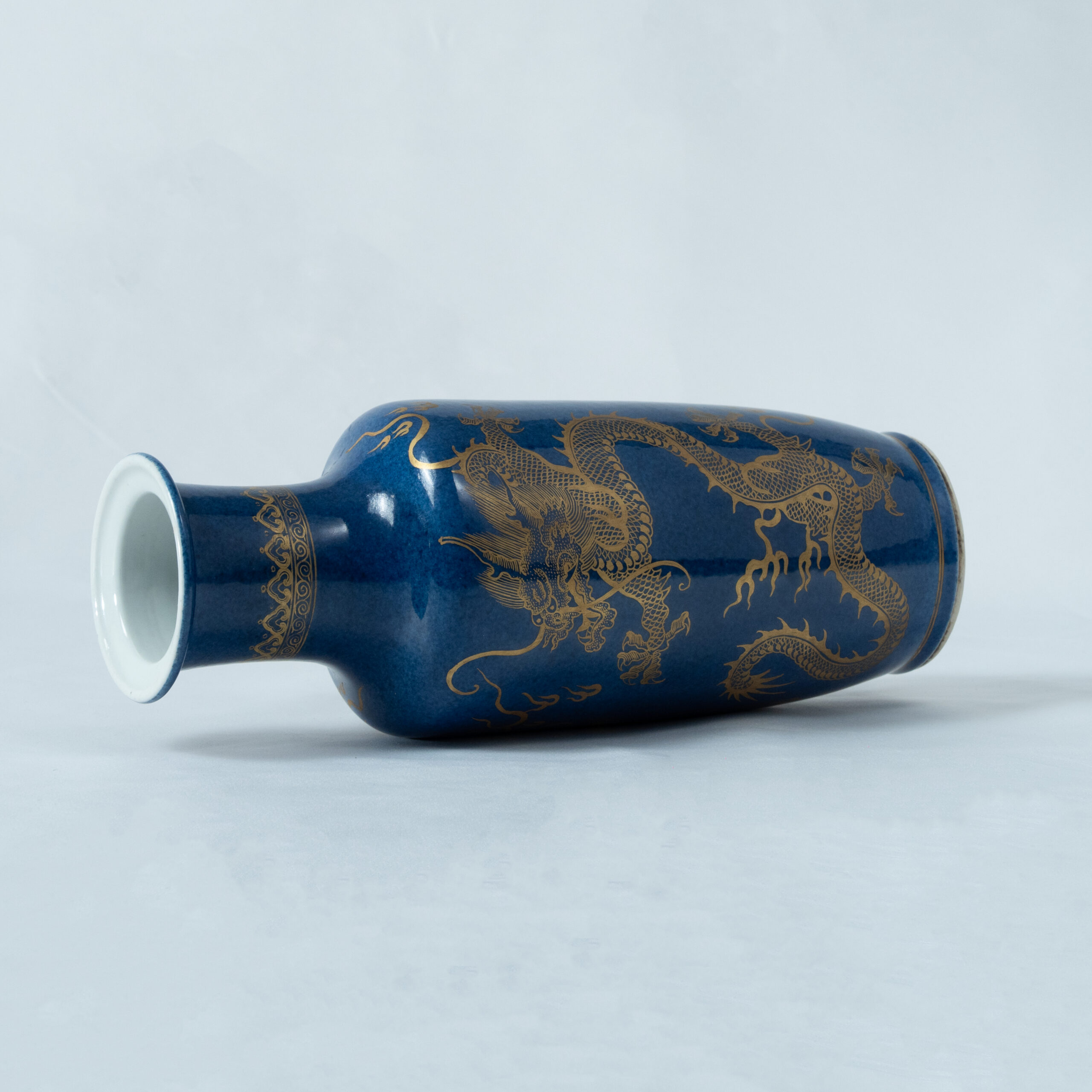 Lot 033 A POWDER-BLUE GLAZED AND GILT-DECORATED 'DRAGON' CLUB-SHAPED VASE
QING DYNASTY - Image 3