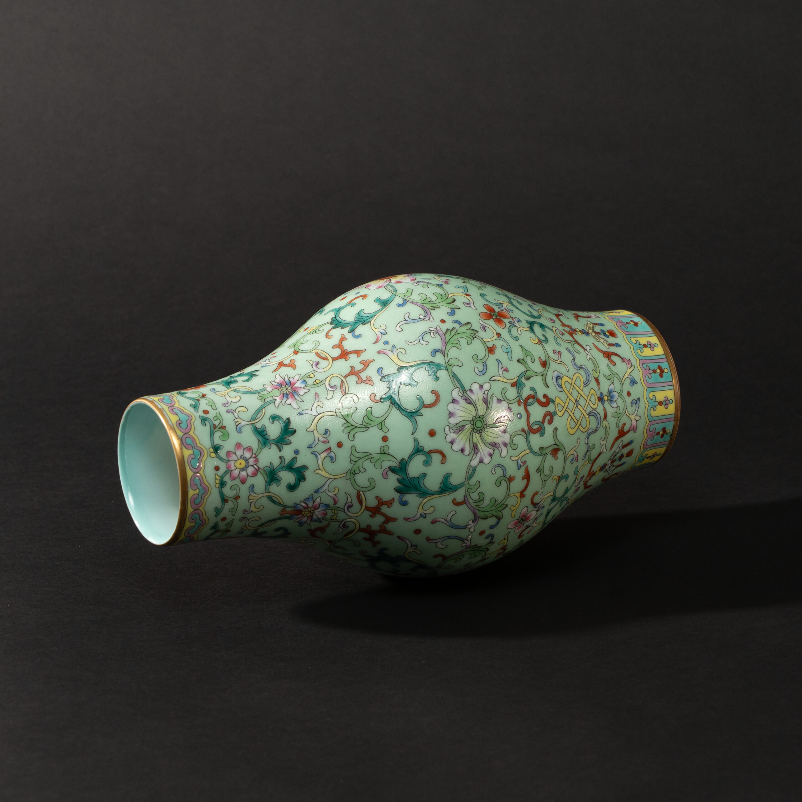 Lot 036 A LIME-GREEN GROUND FAMILLE-ROSE 'LOTUS' OLIVE-SHAPED VASE
20TH CENTURY, QIANLONG MARK - Image 5