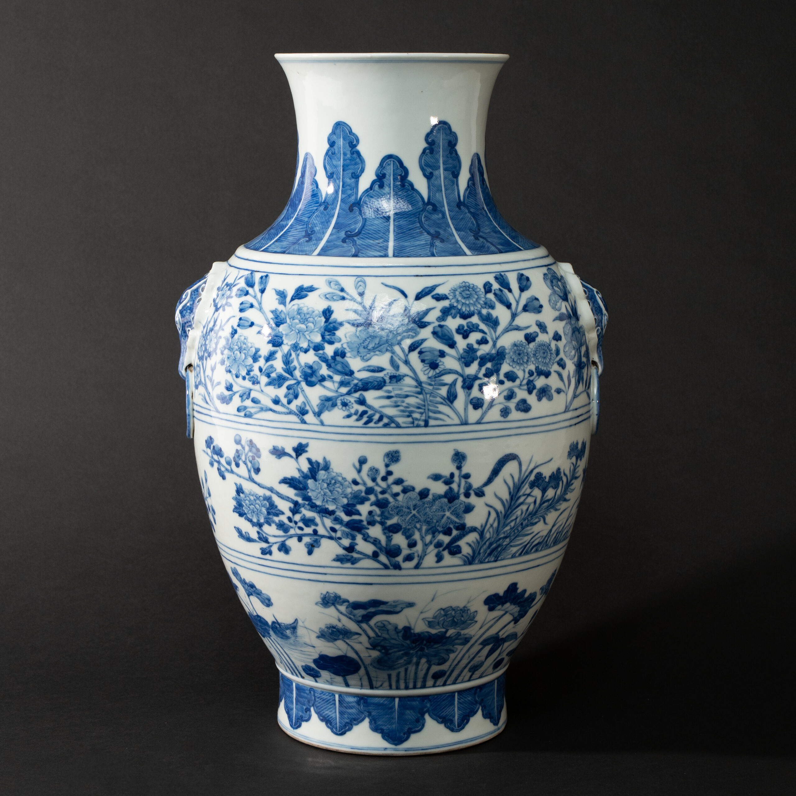 Lot 037 A MAGNIFICENT AND LARGE BLUE AND WHITE 'LOTUS' VASE (HU)
QING DYNASTY, QIANLONG PERIOD