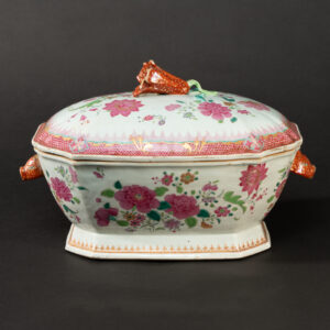 Lot 040 A RARE AND MAGNIFICENT FAMILLE-ROSE 'FLOWERS' RECTANGULAR SOUP TUREEN AND COVER
QING DYNASTY, QIANLONG PERIOD
