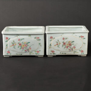Lot 041 A PAIR OF FAMILLE-ROSE 'FLOWERS' RECTANGULAR FLOWERPOTS
LATE QING DYNASTY – REPUBLIC PERIOD