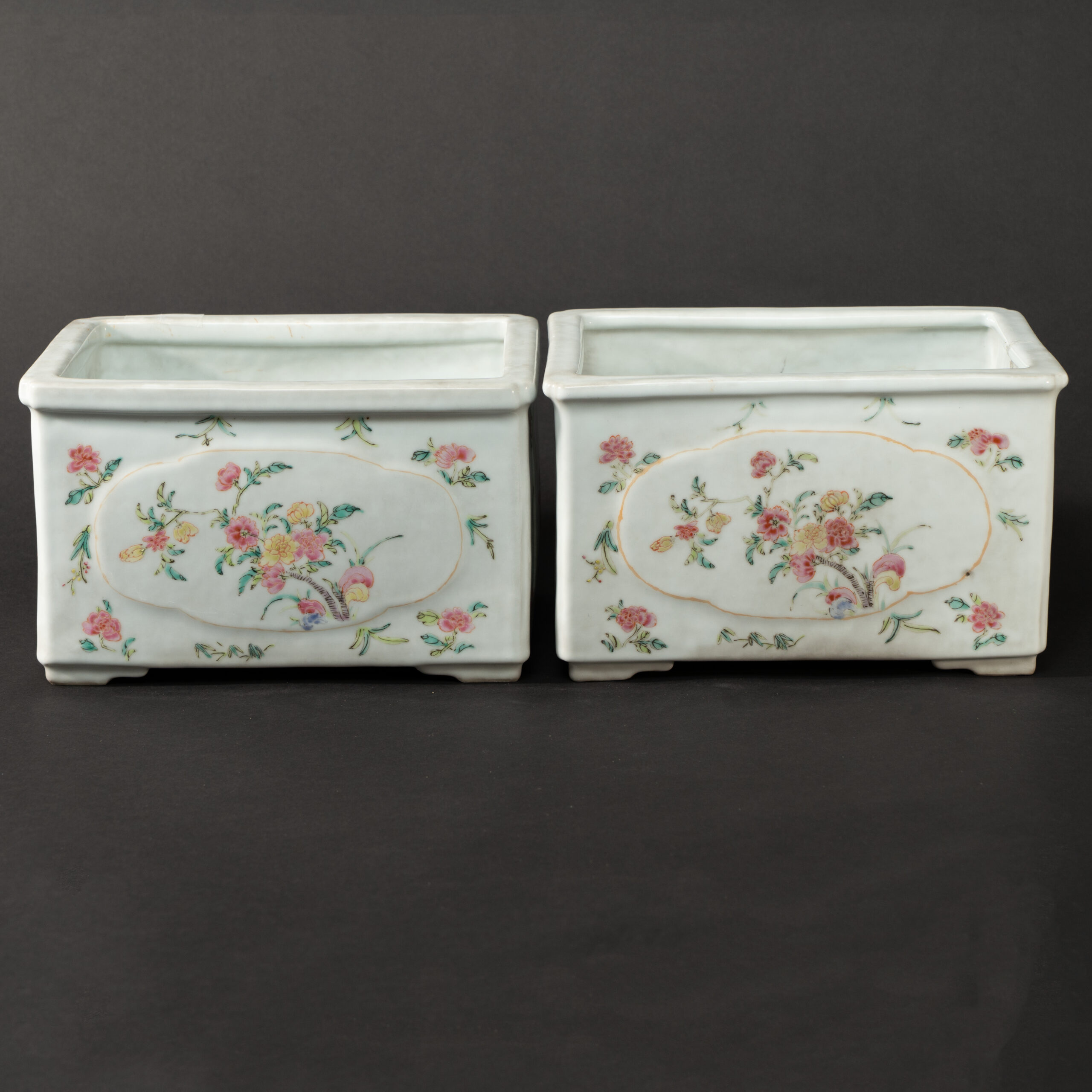Lot 041 A PAIR OF FAMILLE-ROSE 'FLOWERS' RECTANGULAR FLOWERPOTS
LATE QING DYNASTY – REPUBLIC PERIOD