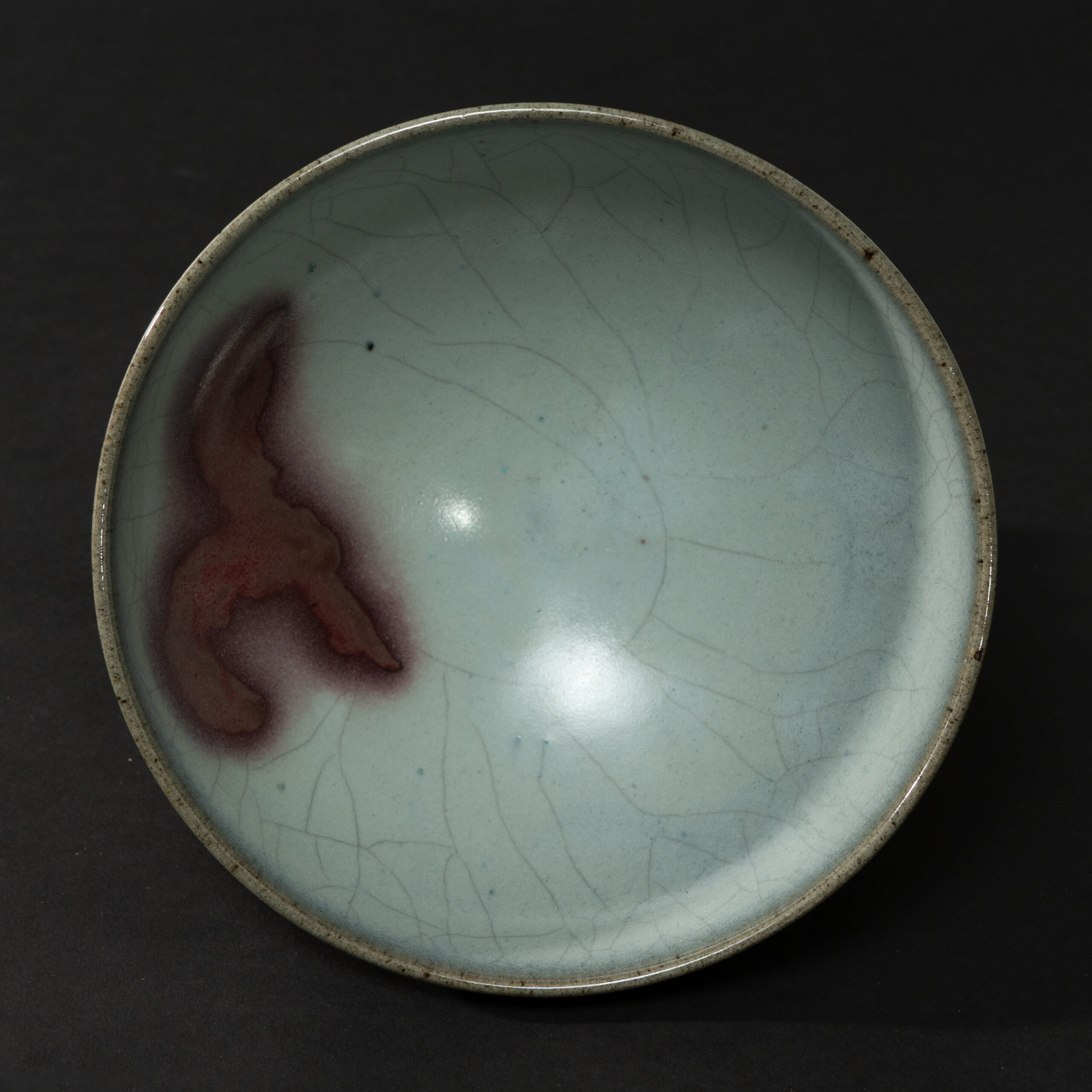 Lot 052 A LARGE SKY-BLUE GLAZED 'JUN' BOWL WITH COPPER-RED SPLASHYUAN - EARLY MING DYNASTY - Image 2