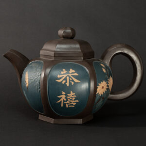 Lot 053 A LARGE HEXAGONAL PURPLE CLAY 'FLORAL AND CALLIGRAPHY' TEAPOT
MODERN