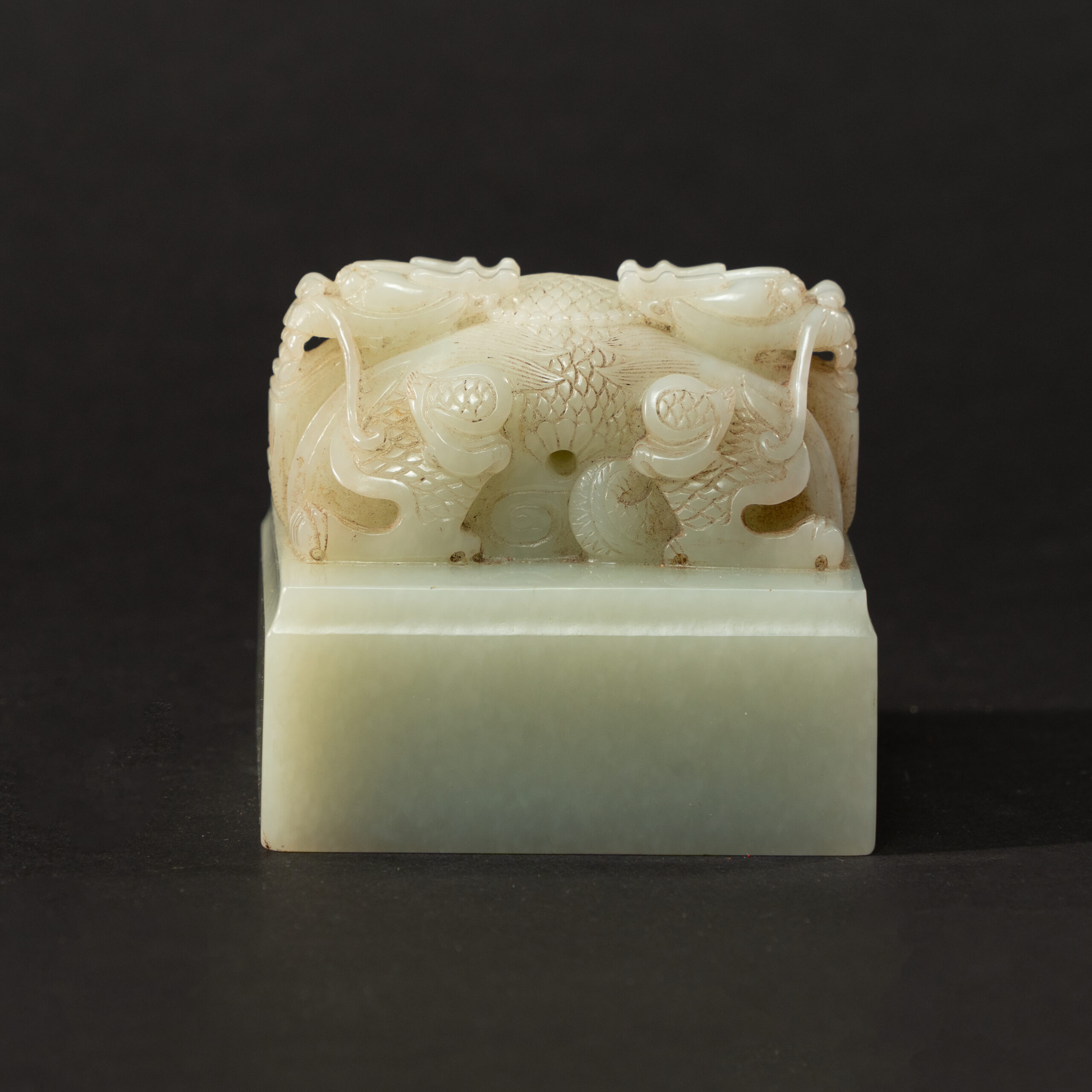 Lot 057 A HIGHLY IMPORTANT IMPERIAL WHITE JADE 'MINGDE ZHI BAO' SEALQIANLONG PERIOD (1736-1795) - Image 2
