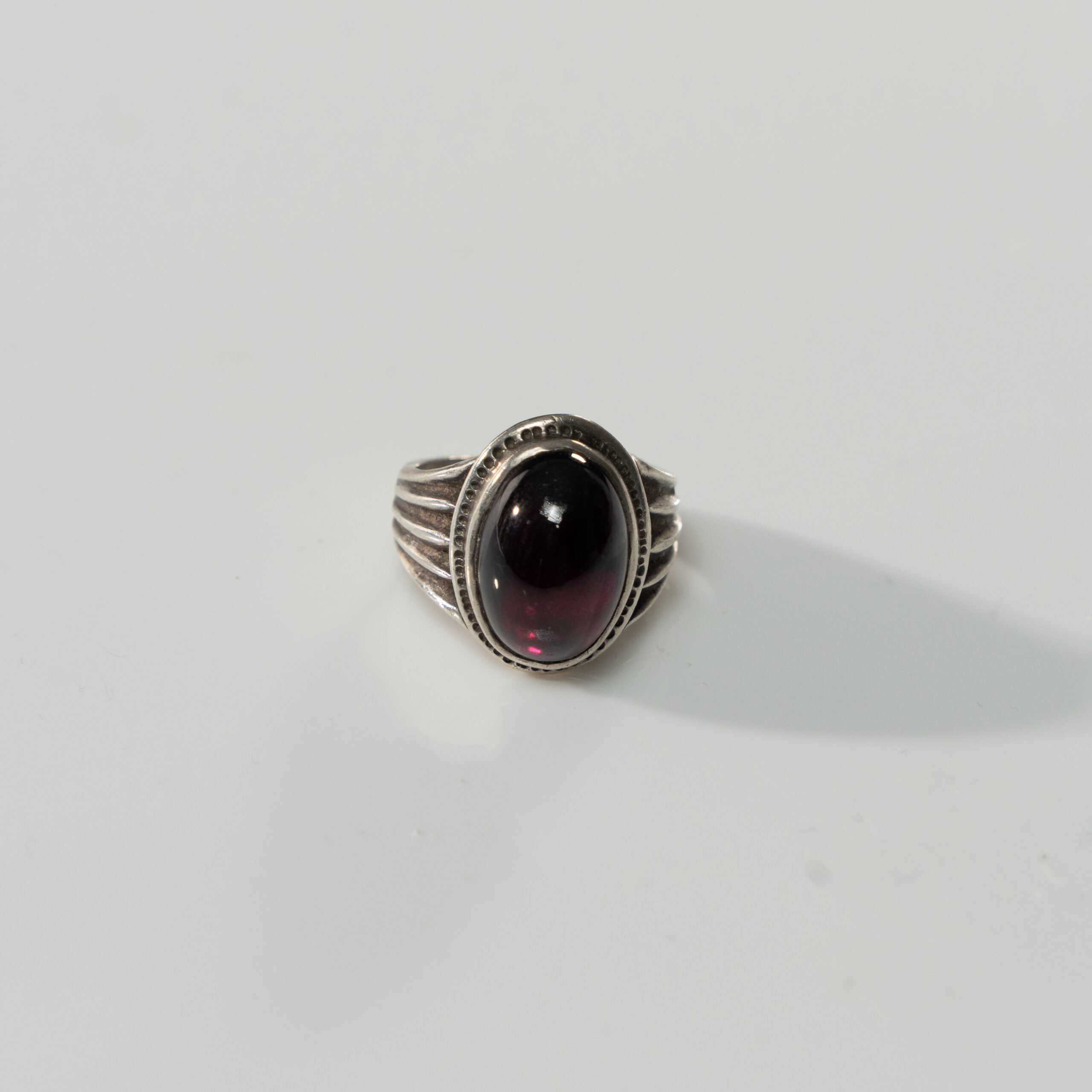 Lot 060 A MAGNIFICENT AND HIGHLY IMPORTANT ANTIQUE BURMESE RUBY RING
CIRCA 18TH – EARLY 19TH CENTURY