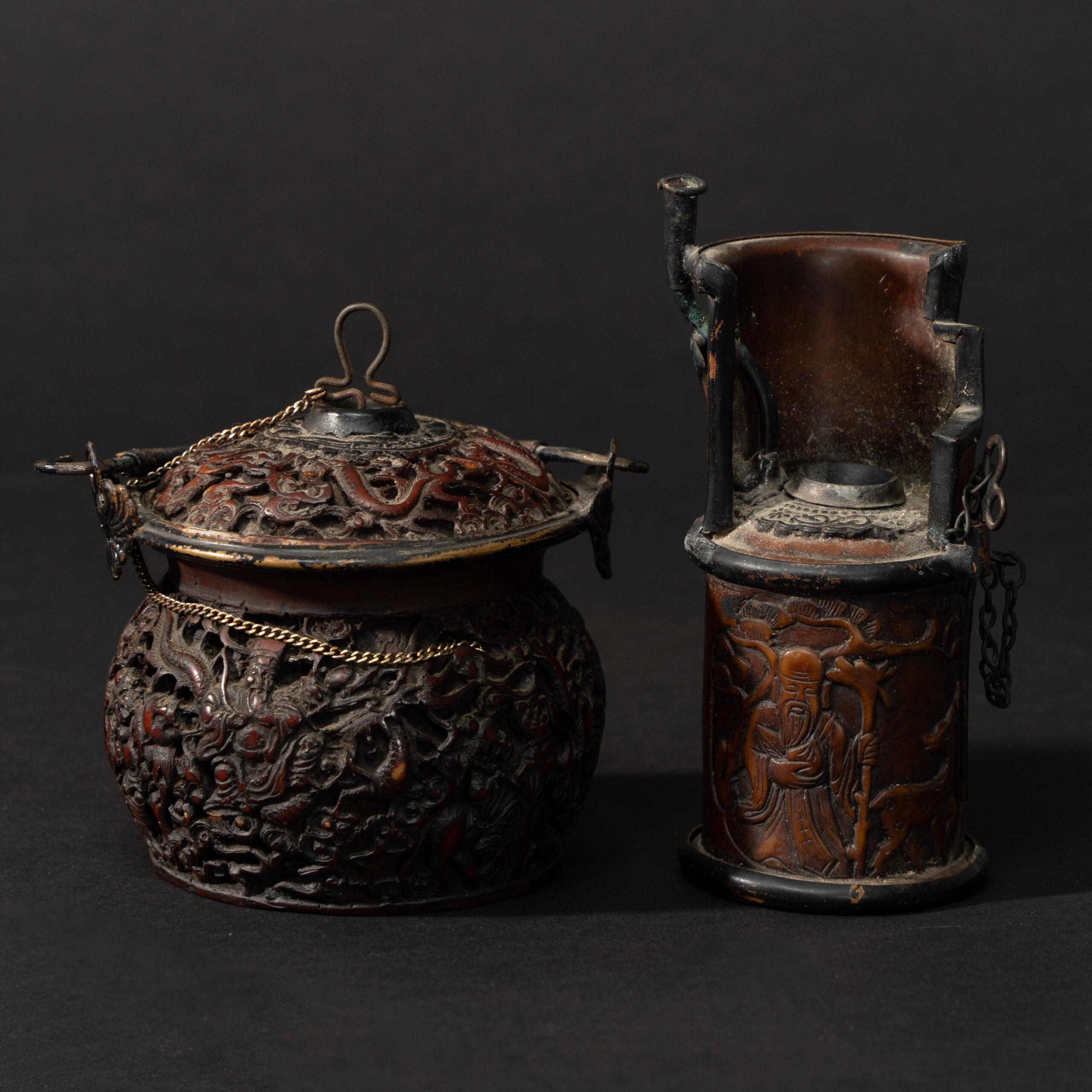 Lot 069 A GROUP OF TWO DECORATIVE CHINESE SCHOLAR’S OBJECTS
LATE QING DYNASTY - REPUBLIC PERIOD