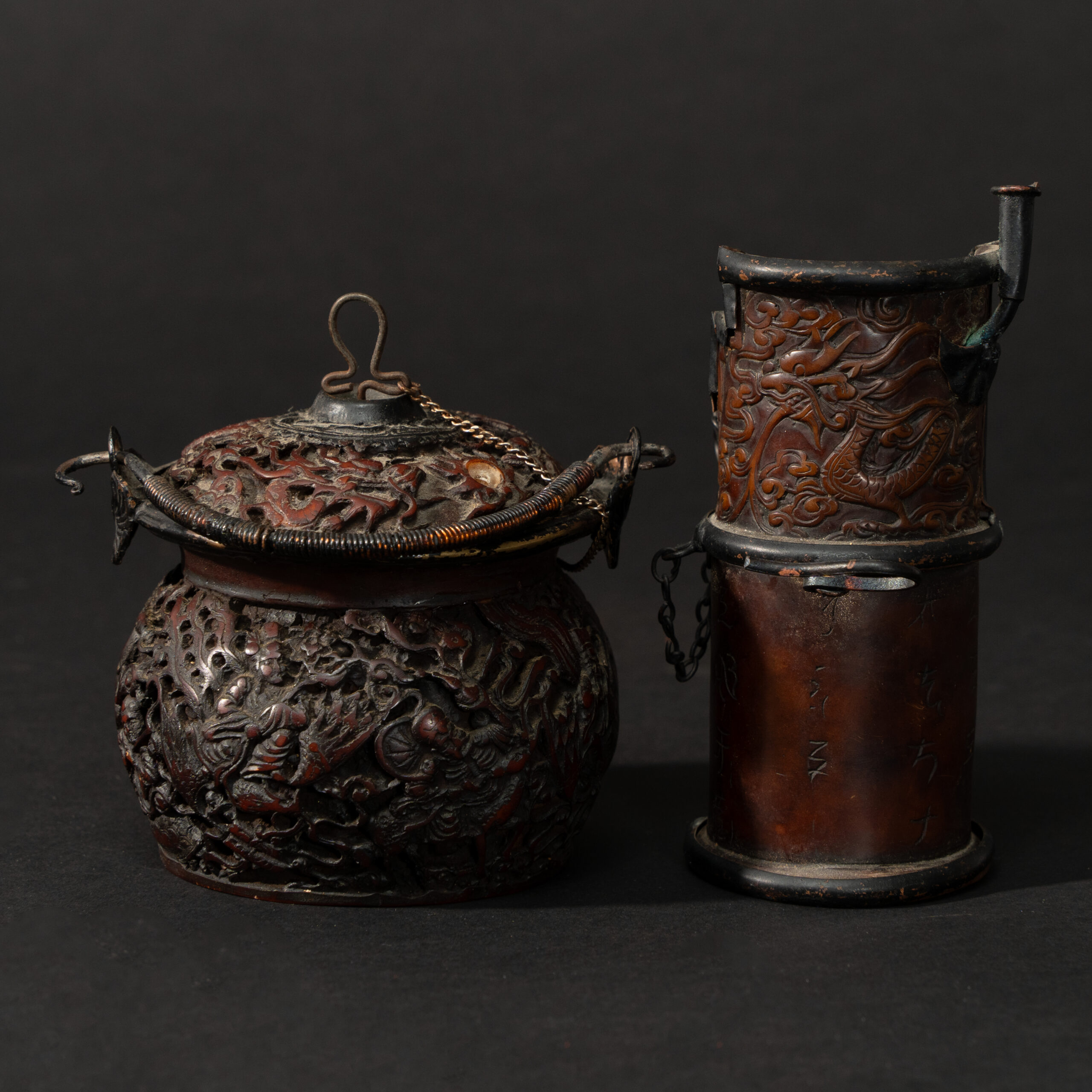 Lot 069 A GROUP OF TWO DECORATIVE CHINESE SCHOLAR’S OBJECTS
LATE QING DYNASTY - REPUBLIC PERIOD - Image 2