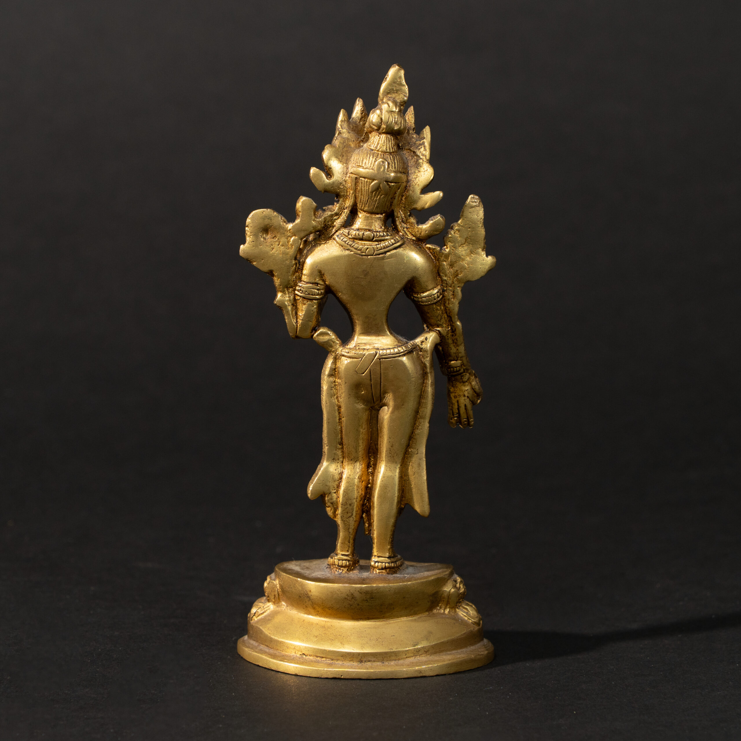 Lot 070 A TIBETO-CHINESE GILT-BRONZE FIGURE OF STANDING TARA
18TH - 19TH CENTURY - Image 2