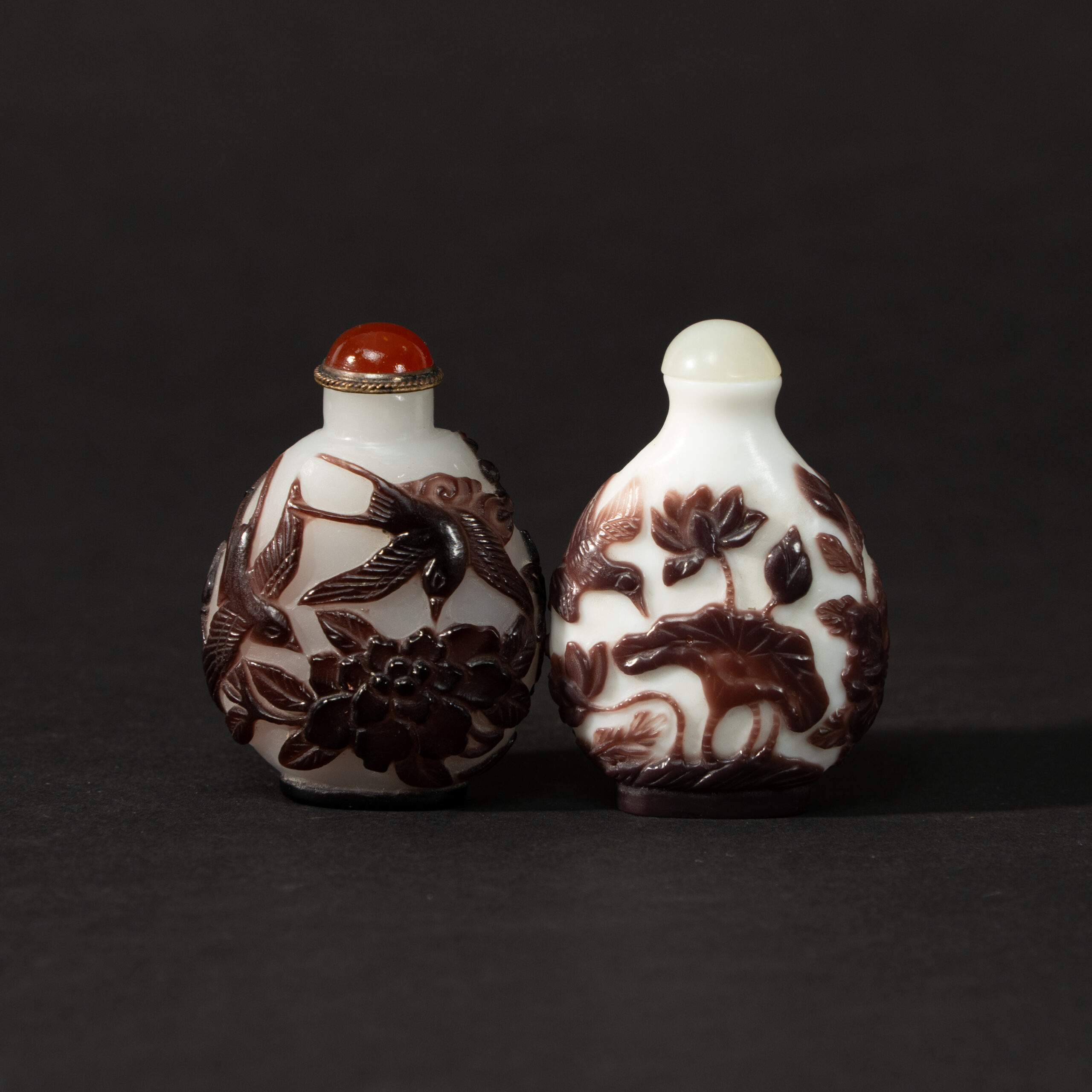 Lot 071 TWO RED-OVERLAY 'SNOWFLAKE' GLASS SNUFF BOTTLES
18TH – 19TH CENTURY - Image 2