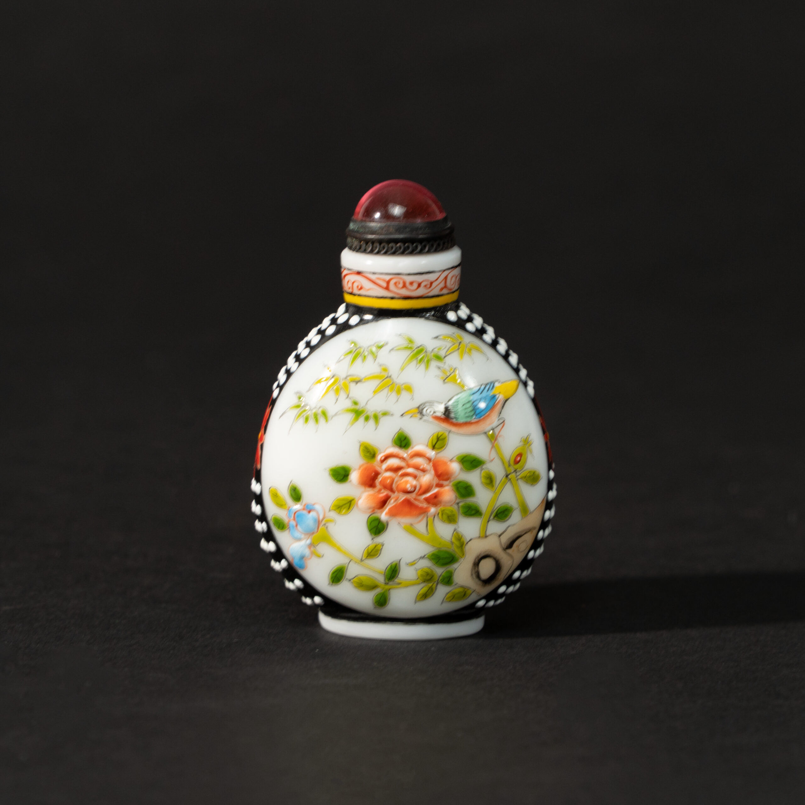 Lot 076 A FINE PAINTED ENAMEL ON GLASS 'FLOWERS AND BIRDS' SNUFF BOTTLE
20TH CENTURY, QIANLONG MARK - Image 2