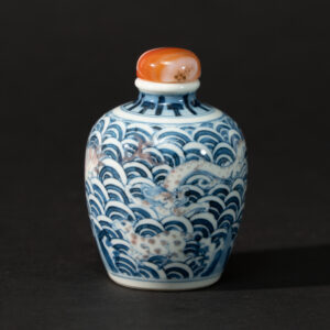 Lot 080 A BLUE AND WHITE AND UNDERGLAZE-RED 'SEA MYTHICAL BEASTS' SNUFF BOTTLE
REPUBLIC PERIOD