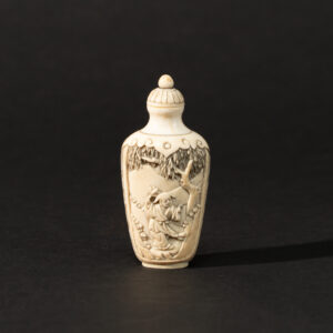 Lot 085 A RARE AND FINELY CARVED IVORY 'BOYS AT PLAY' SNUFF BOTTLE
QING DYNASTY, 19TH CENTURY