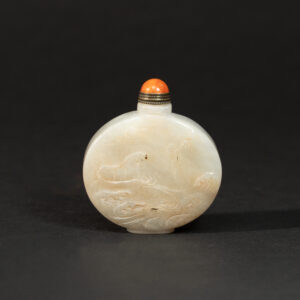 Lot 089 A CARVED JADEITE 'BATHING HORSES' SNUFF BOTTLE
QING DYNASTY – REPUBLIC PERIOD