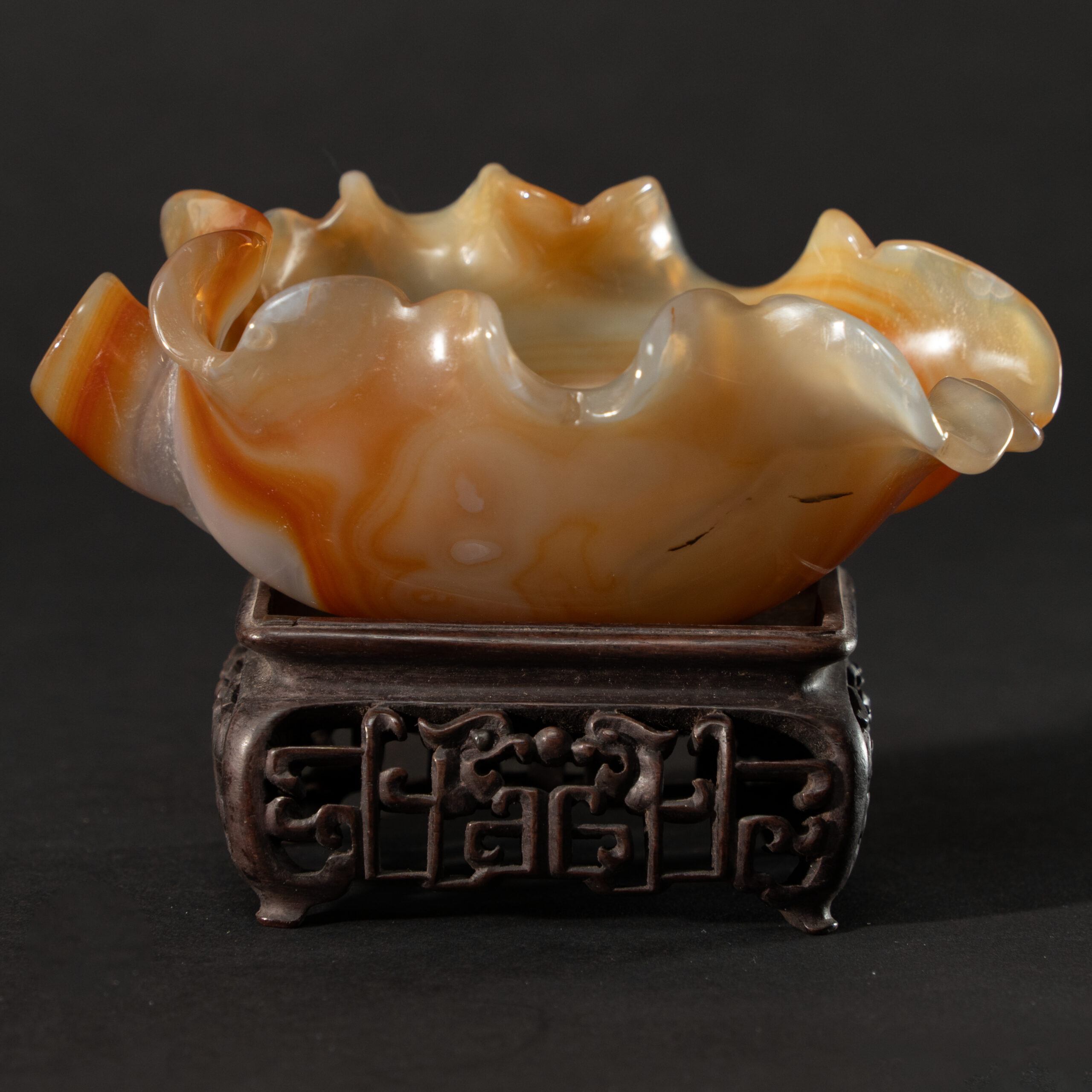 Lot 091 A CARVED AGATE 'LOTUS LEAF' CUP
20TH CENTURY