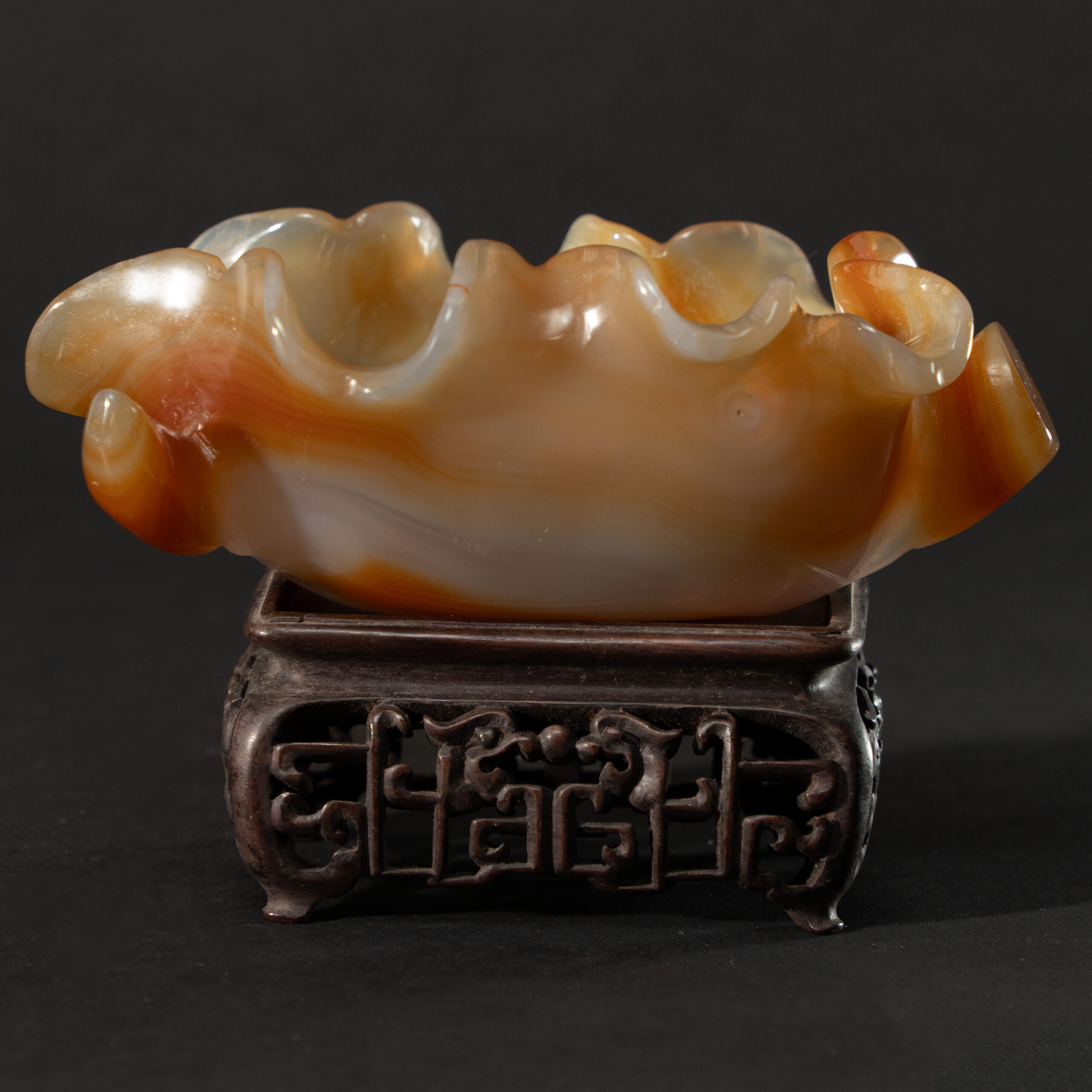 Lot 091 A CARVED AGATE 'LOTUS LEAF' CUP
20TH CENTURY - Image 2