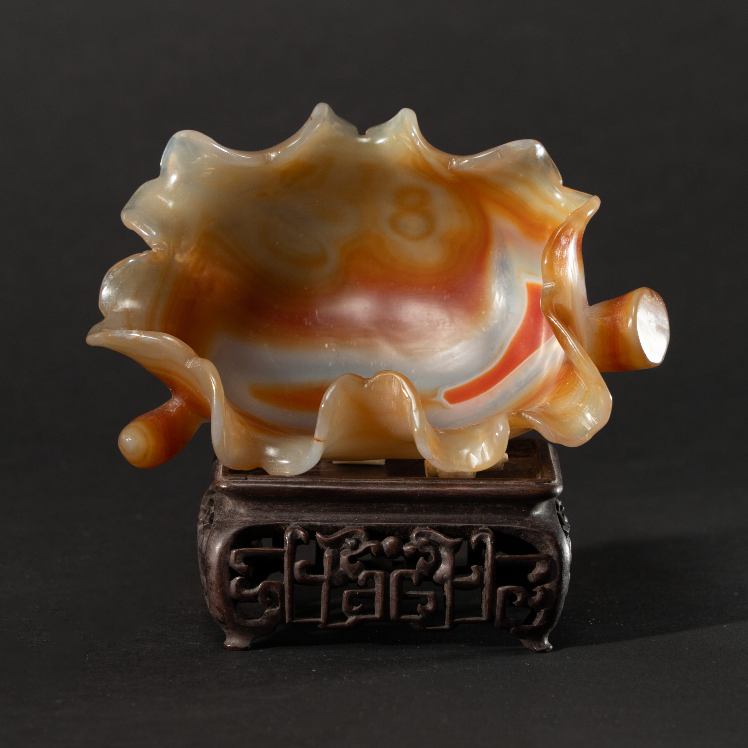 Lot 091 A CARVED AGATE 'LOTUS LEAF' CUP
20TH CENTURY - Image 3