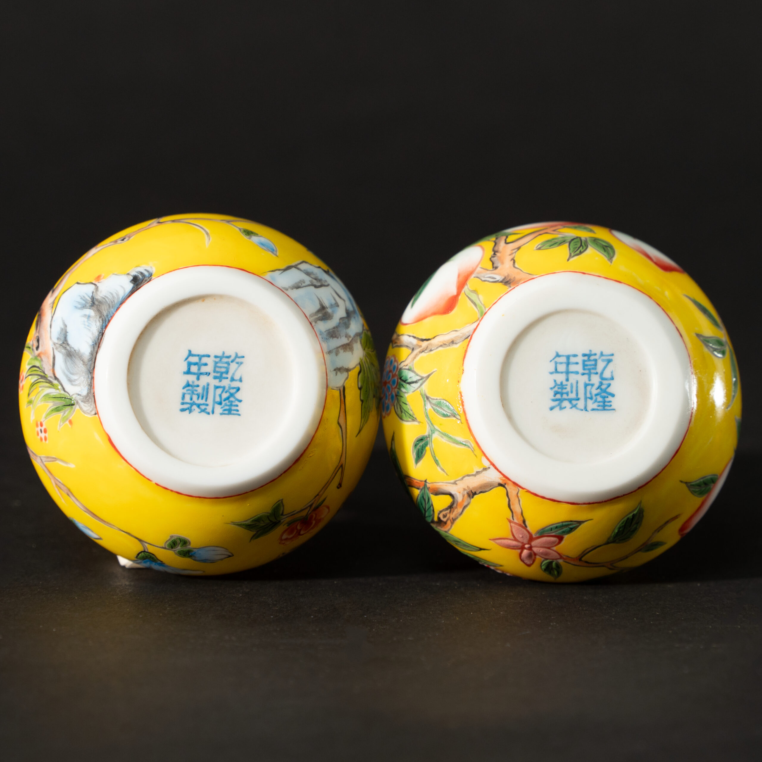 Lot 092 A RARE PAIR OF YELLOW-GROUND PAINTED ENAMEL ON GLASS 'BICI' VASES
20TH CENTURY, QIANLONG MARK - Image 3