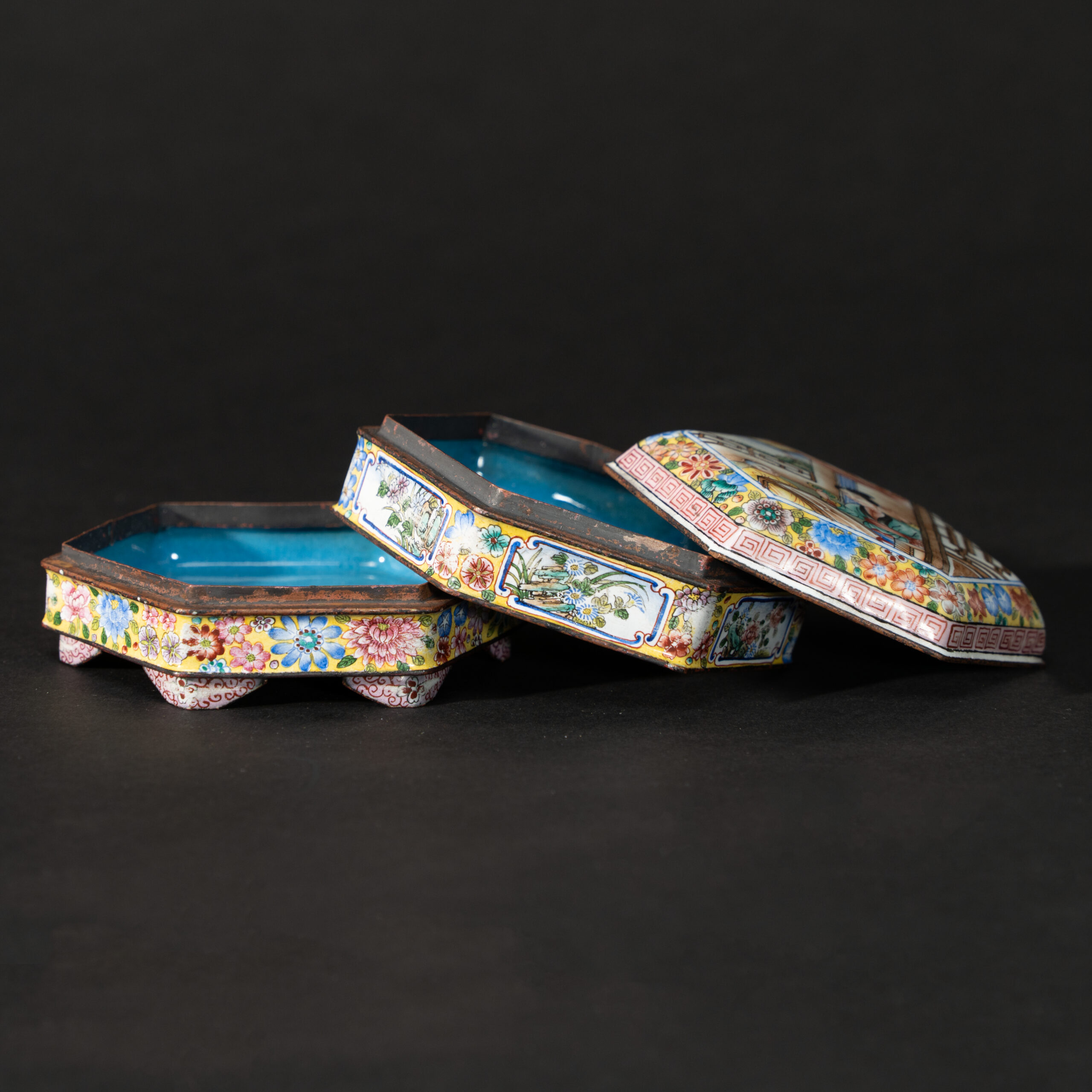 Lot 093 A RARE PAIR OF CANTON ENAMEL TWO-TIERED HEXAGONAL BOXES AND COVERS
19TH / 20TH CENTURY, QIANLONG MARKS - Image 2
