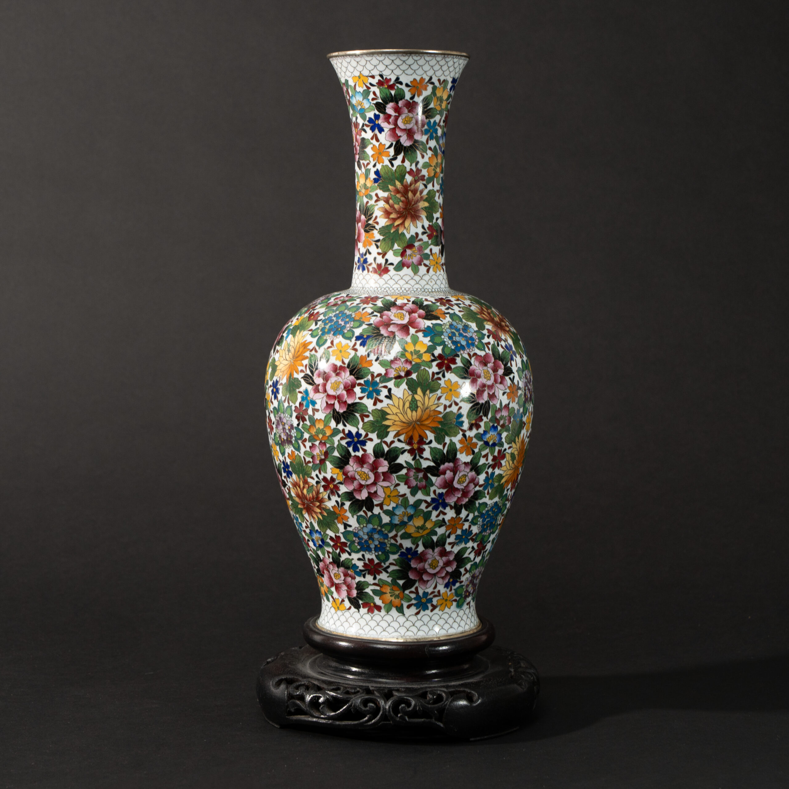 Lot 094 A MAGNIFICENT CLOISONNÉ ENAMEL 'MILLEFLEURS' VASE
LATE QING DYNASTY - REPUBLIC PERIOD, 20TH CENTURY