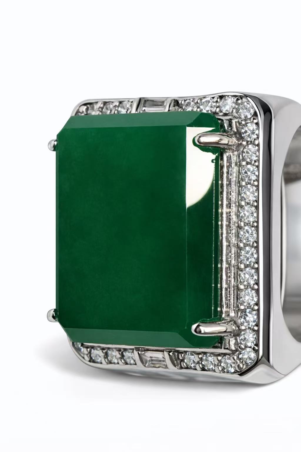 Lot 068 AN IMPORTANT CONTEMPORARY 'OLD MINE' VIVID GREEN JADEITE AND DIAMOND MEN'S RING21ST CENTURY