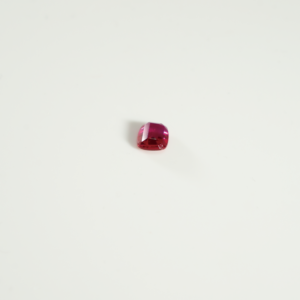 Lot 002 A LOOSE SPINEL
天然尖晶石