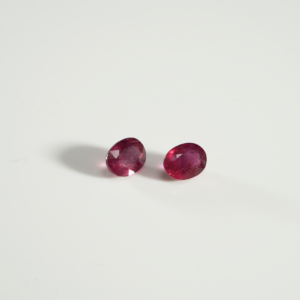 Lot 004 TWO LOOSE RUBIES
天然红宝石 (两件)