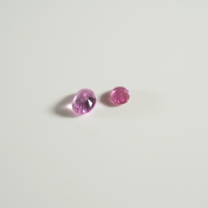 Lot 007 A LOOSE RUBY AND KUNZITE
天然红宝石及孔赛石