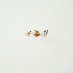 Lot 013 A COLLECTION OF THREE DIAMOND PENDANTS
钻石吊坠组 (三件)