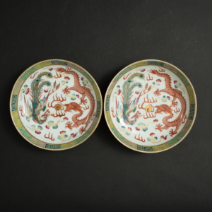 Lot 017 A PAIR OF FAMILLE ROSE 'DRAGON AND PHOENIX' DISHES
XUANTONG PERIOD, EARLY 20TH CENTURY
清宣统 粉彩龙凤呈祥纹盘一对